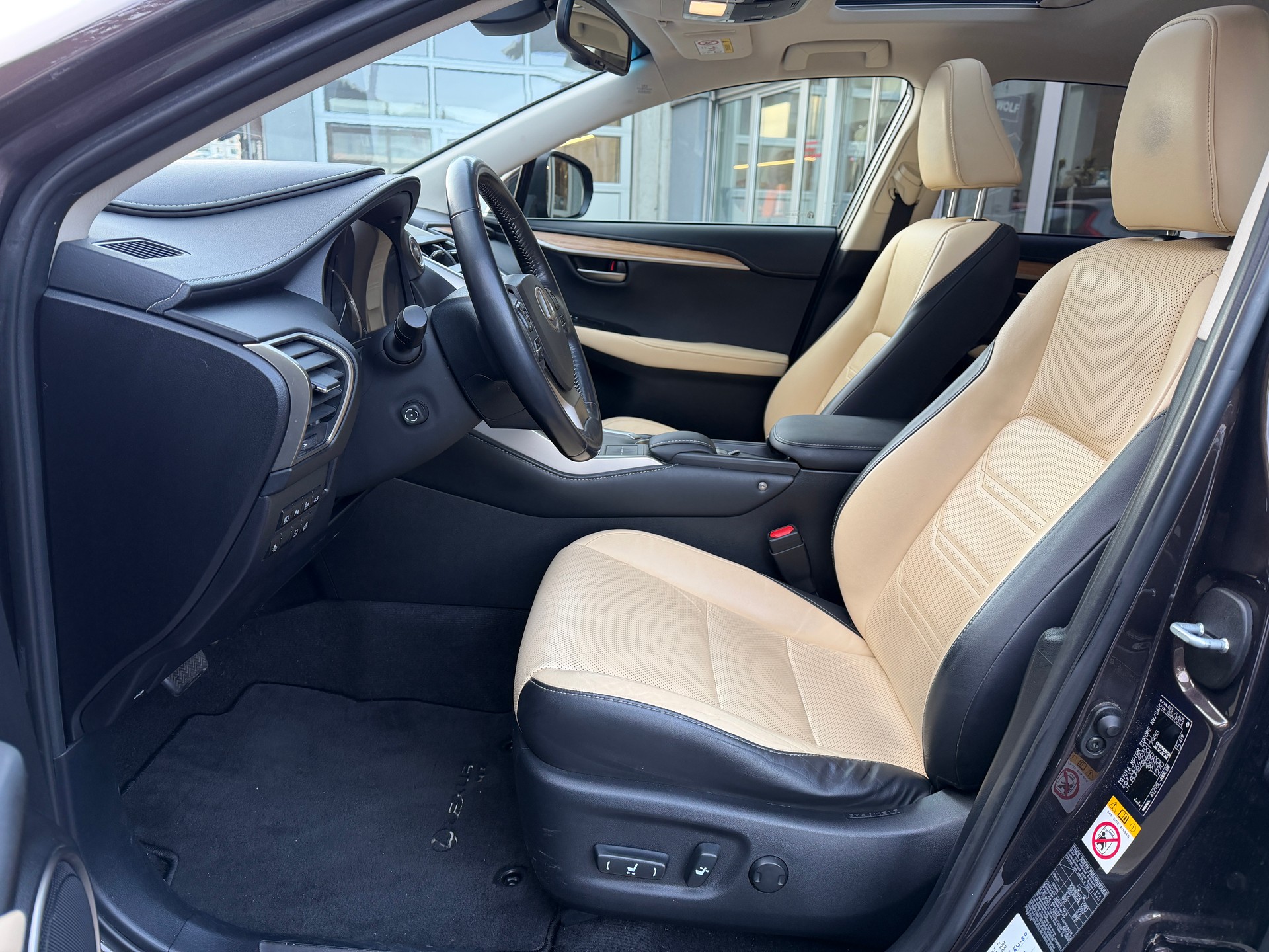 LEXUS NX 300h excellence E-Four Automatic-image-7
