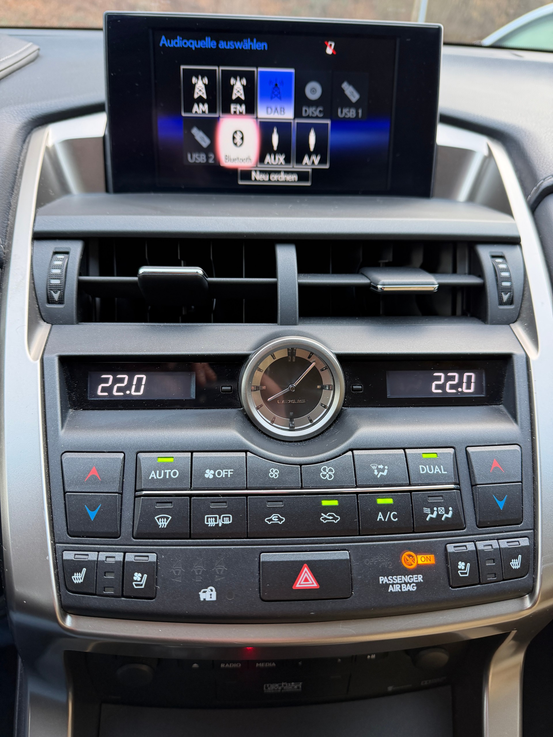 LEXUS NX 300h excellence E-Four Automatic-image-15