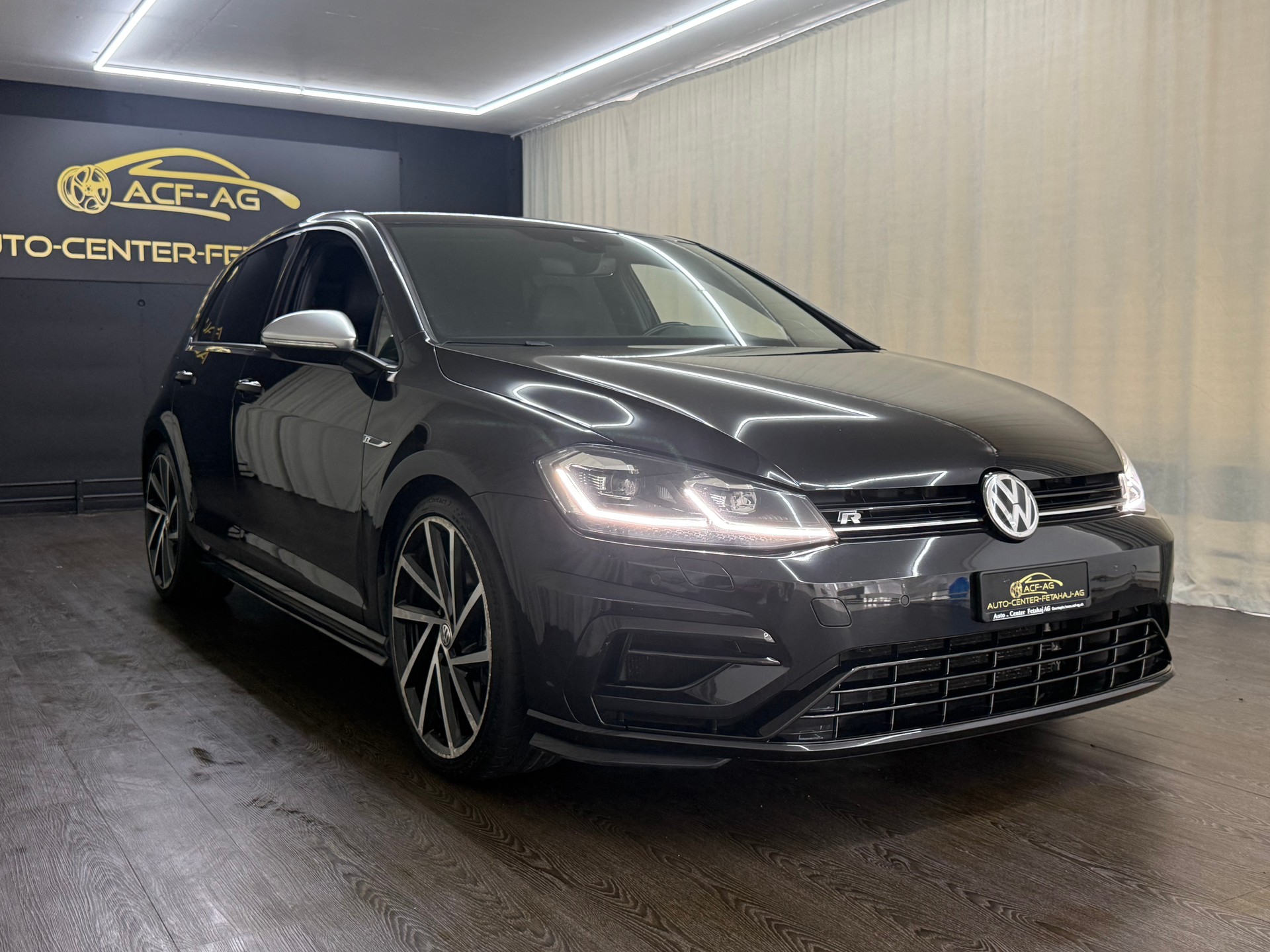 VW Golf 2.0 TSI R 4Motion DSG-showroom-element-2