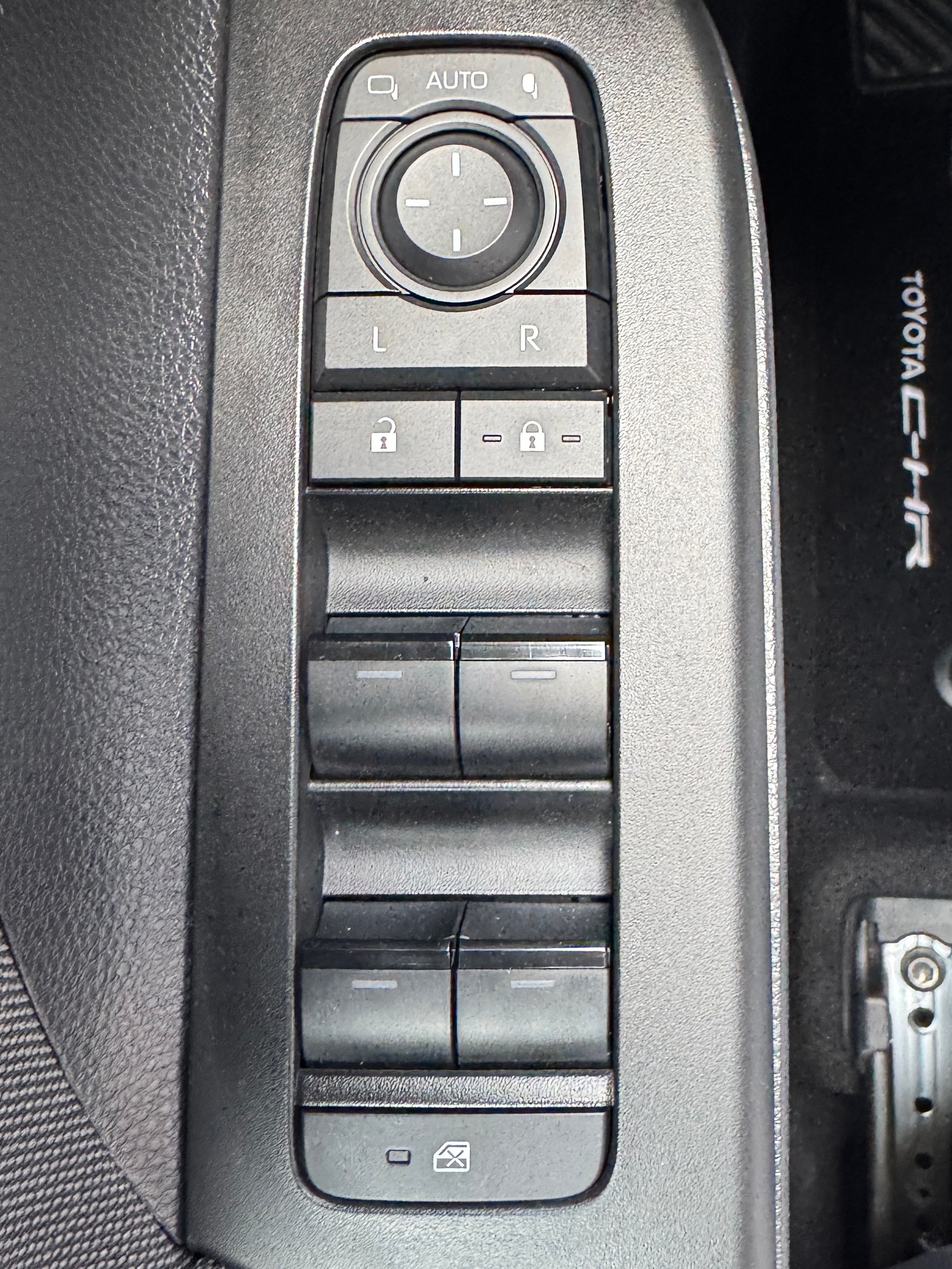 TOYOTA C-HR 1.8 HSD CVT Swiss Edition-image-15