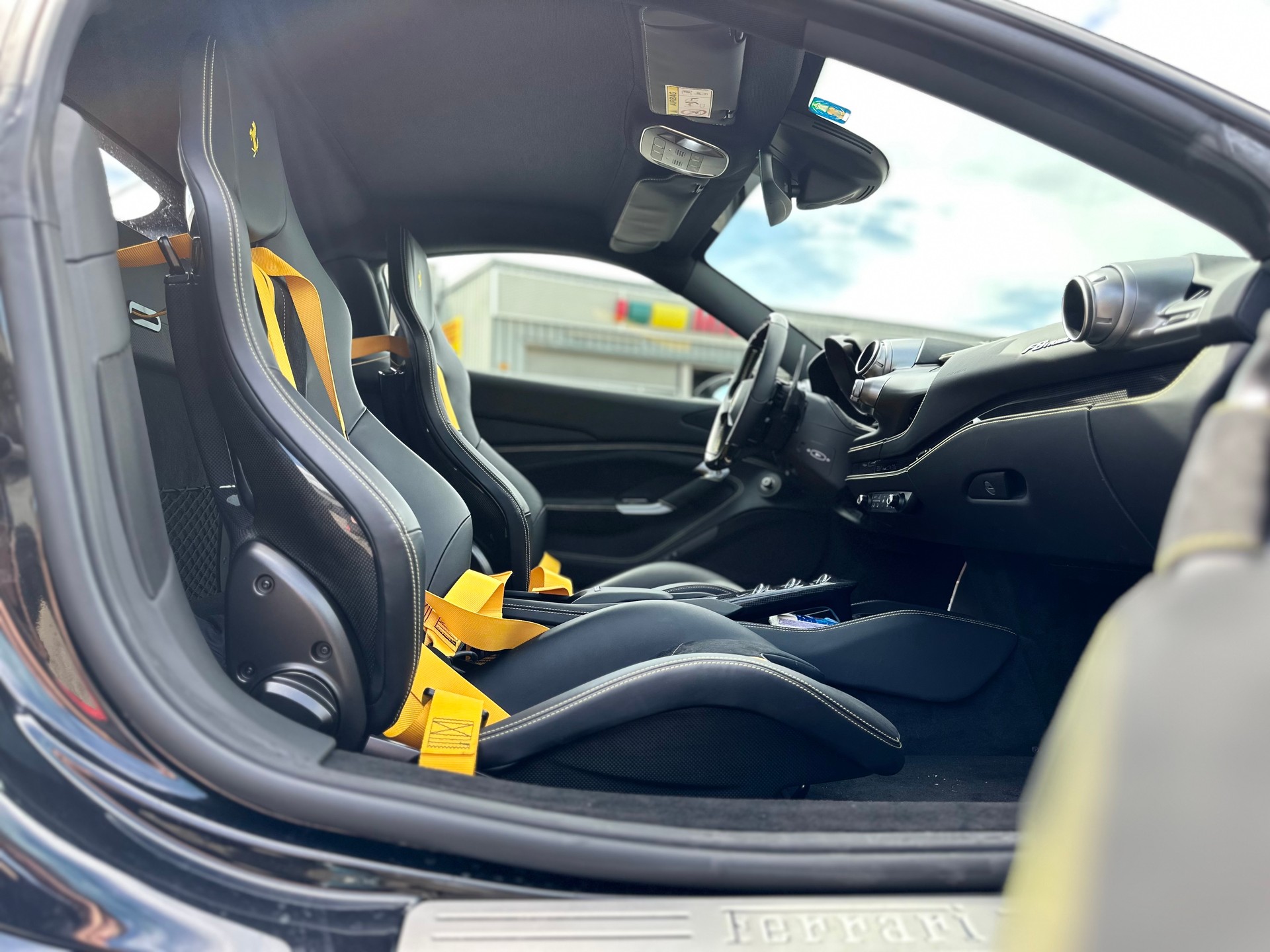 FERRARI F8 Tributo ° Nero Daytona Black + Giallo Modena °-image-13
