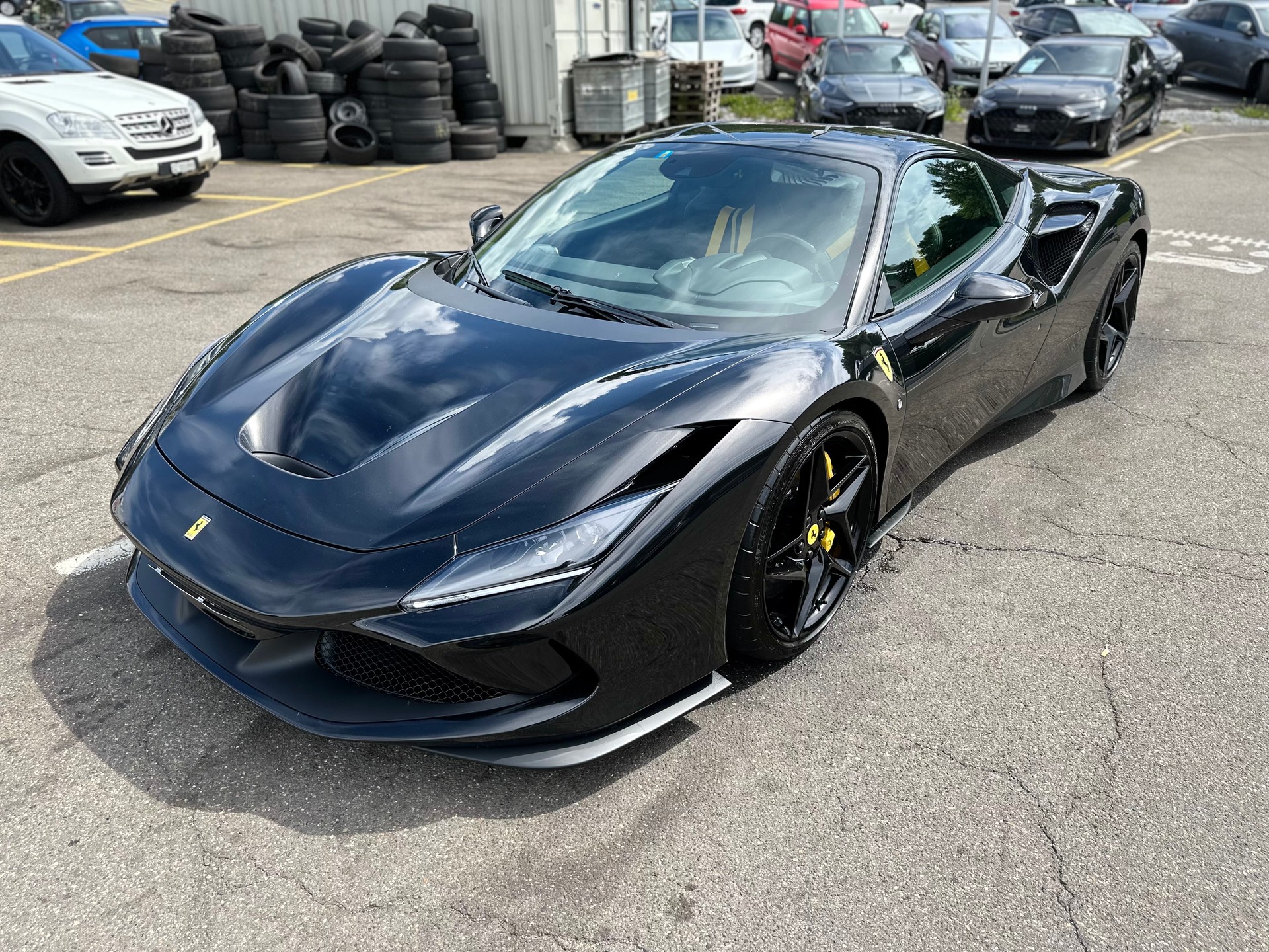 FERRARI F8 Tributo ° Nero Daytona Black + Giallo Modena °-image-4