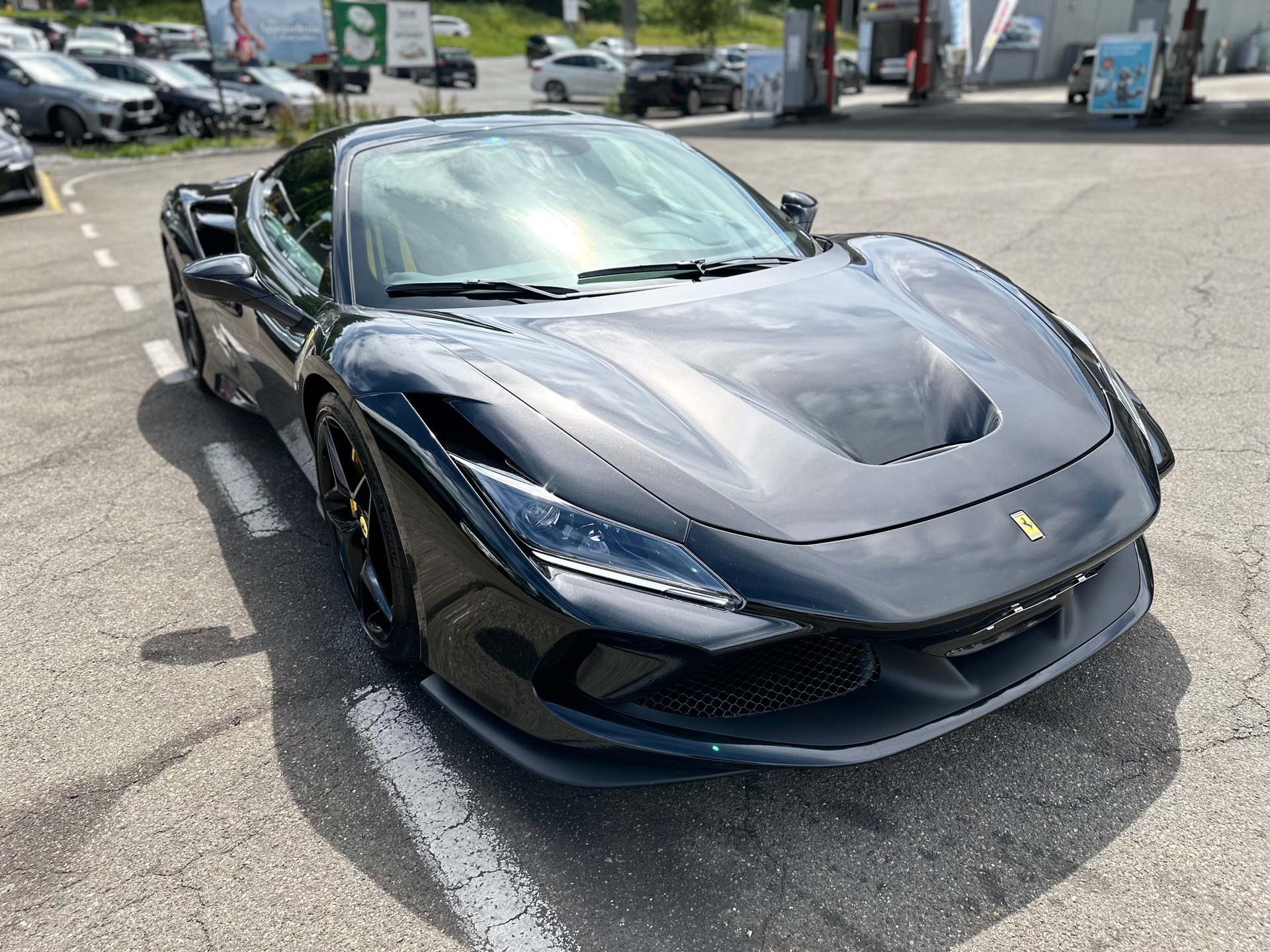 FERRARI F8 Tributo ° Nero Daytona Black + Giallo Modena °