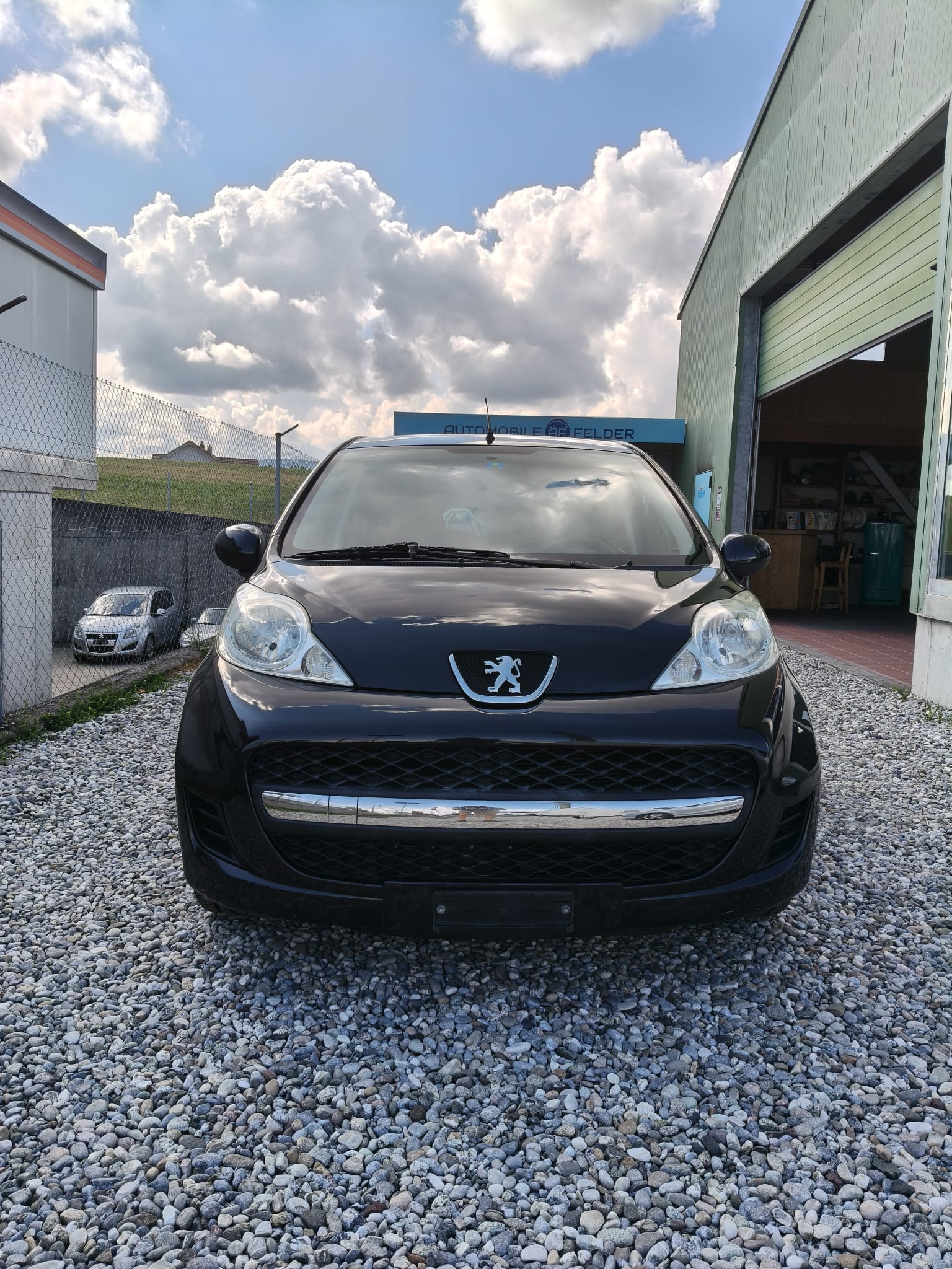 PEUGEOT 107 1.0 Trendy-image-1
