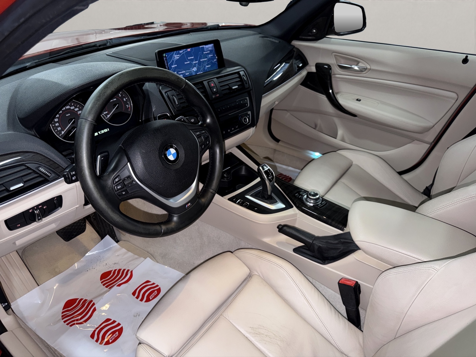 BMW M135i xDrive Steptronic-image-9
