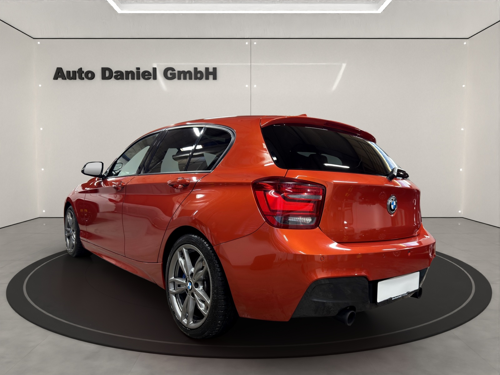 BMW M135i xDrive Steptronic-image-7