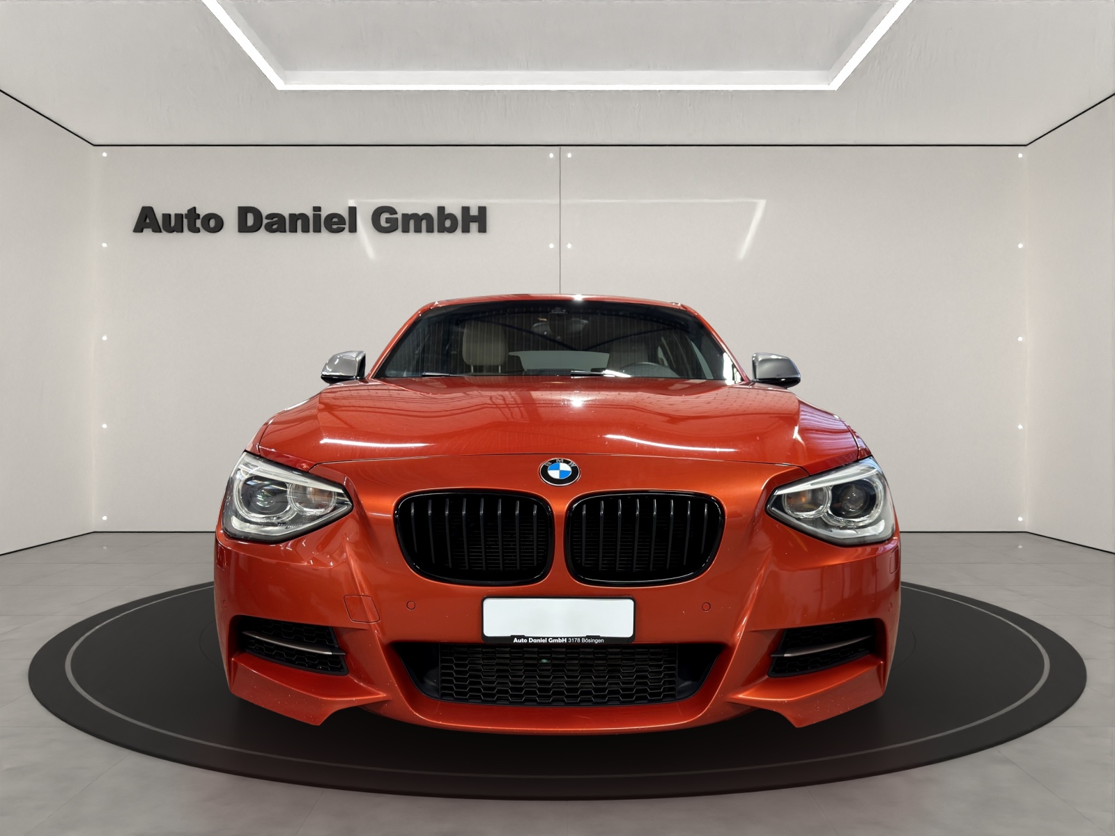 BMW M135i xDrive Steptronic-showroom-element-2