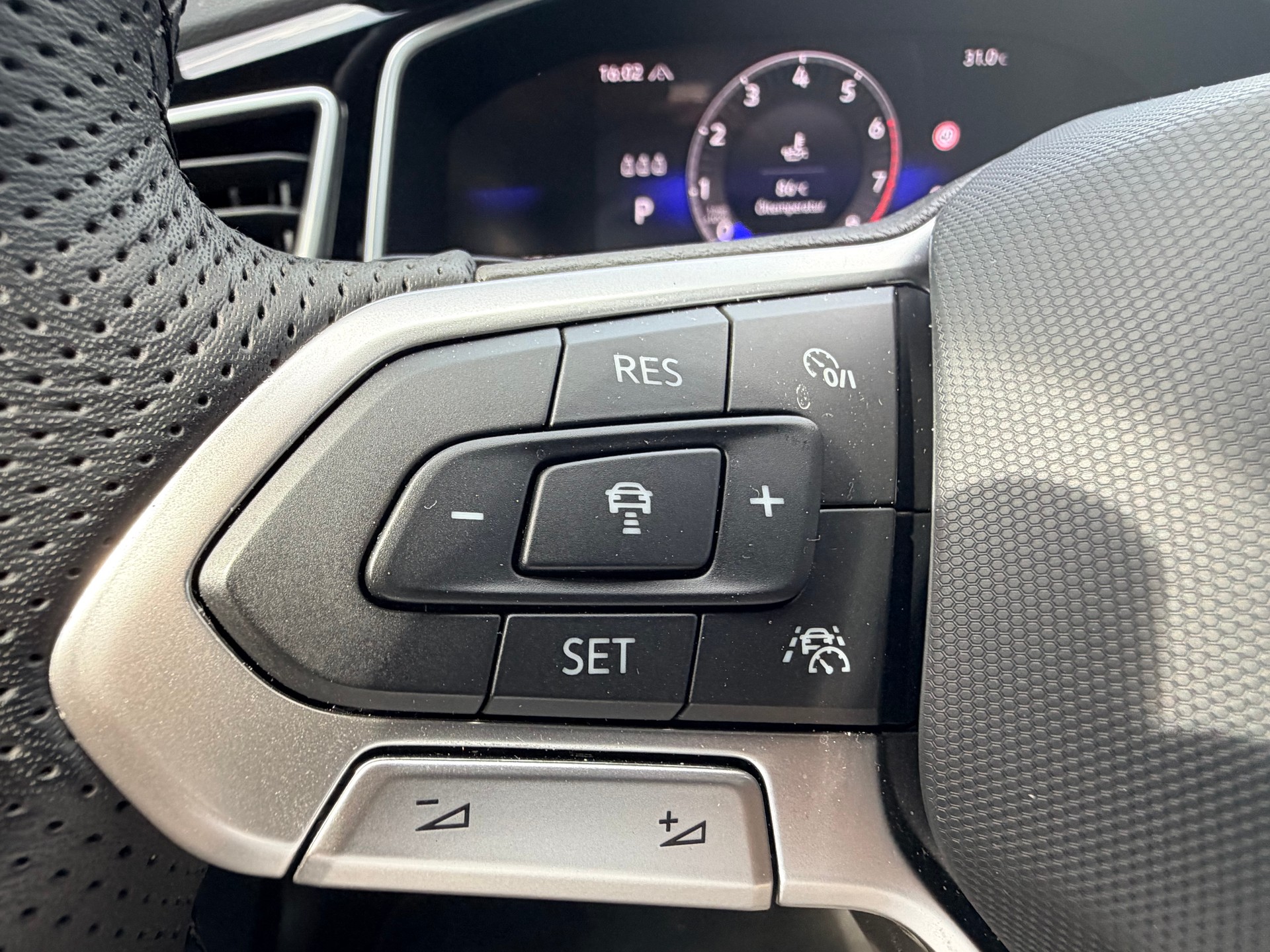 VW T-Roc 2.0 TSI R-Line DSG 4motion-image-8