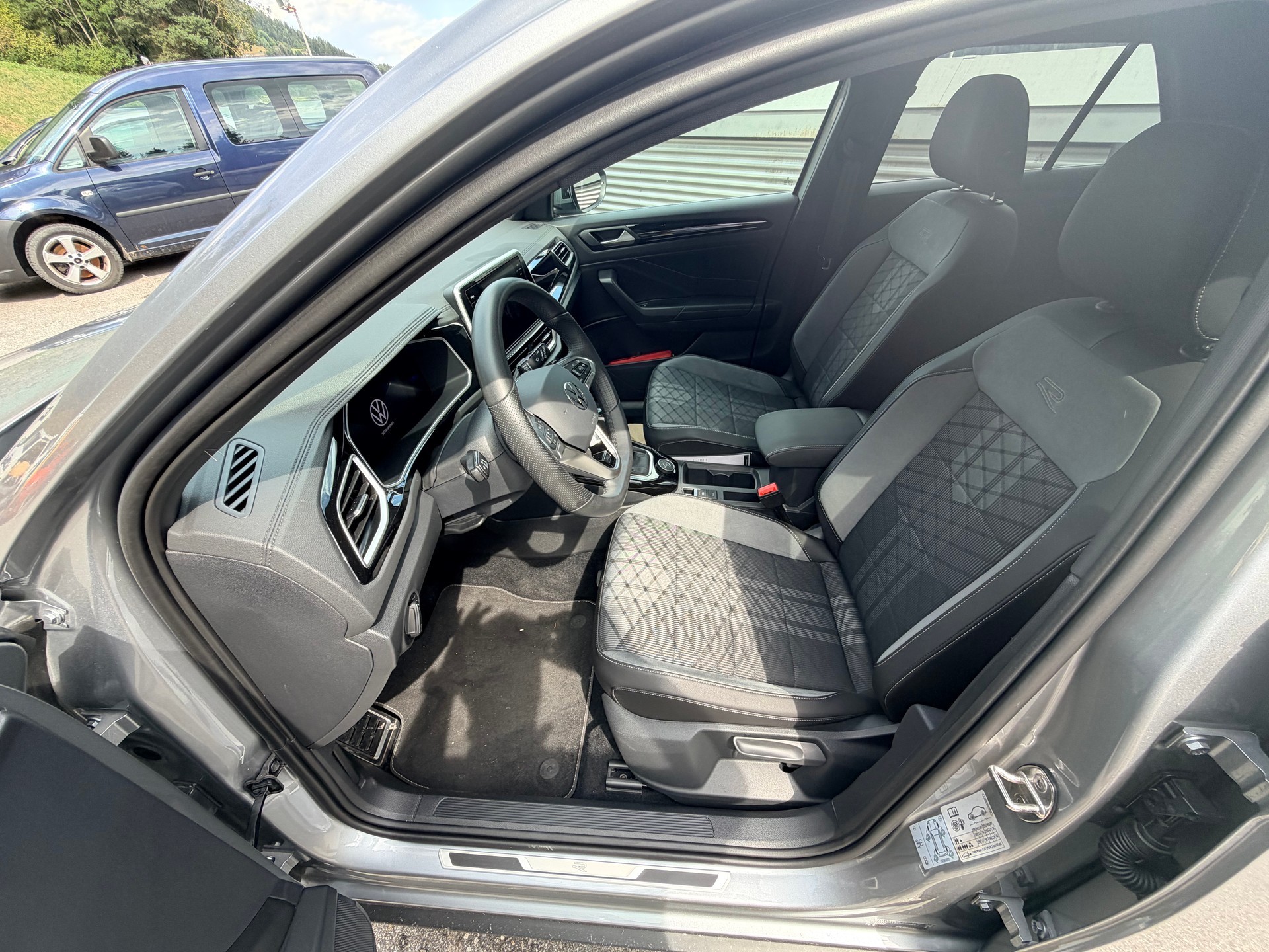 VW T-Roc 2.0 TSI R-Line DSG 4motion-image-13