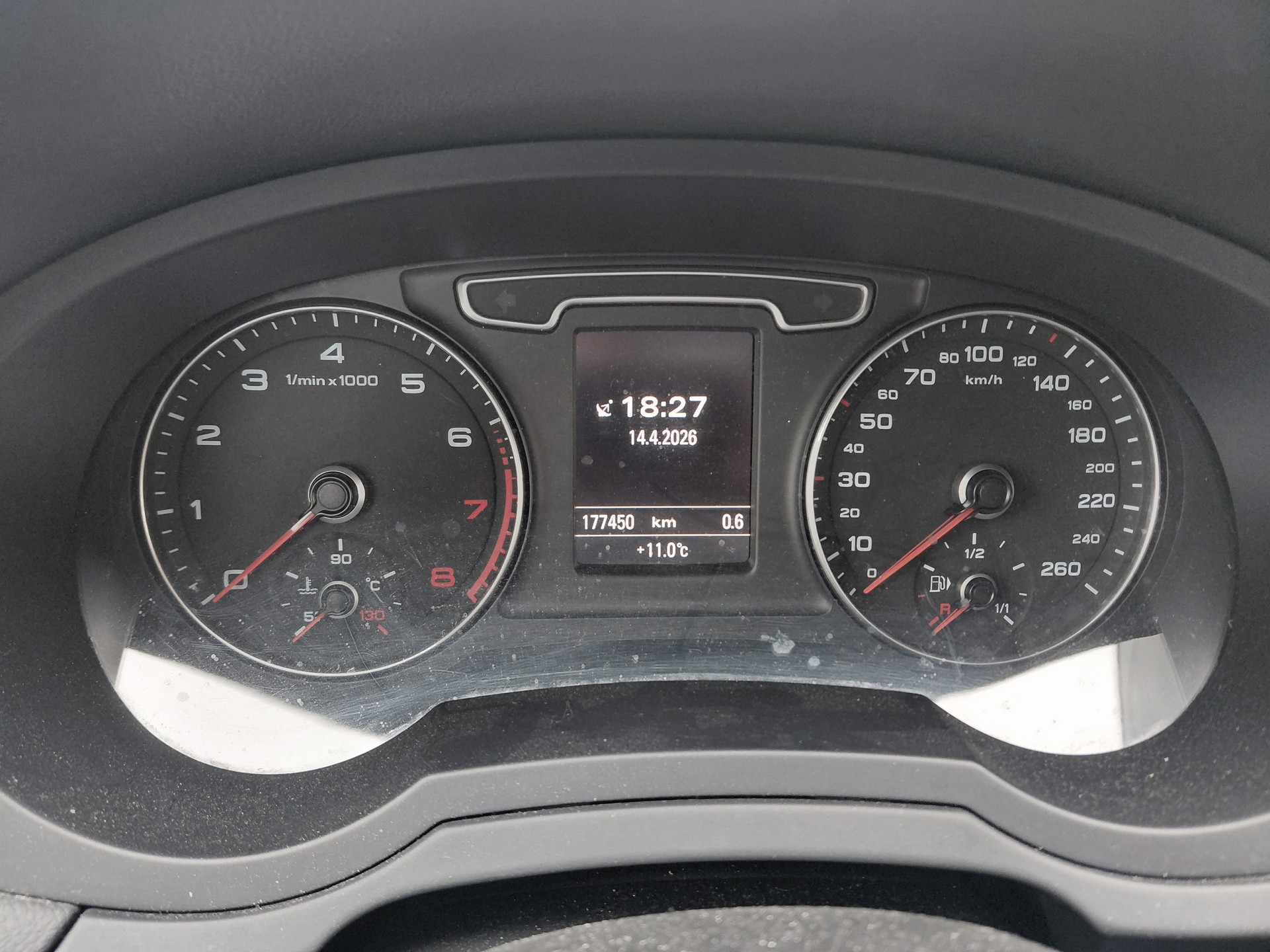 AUDI Q3 2.0 TFSI quattro S-tronic-image-12