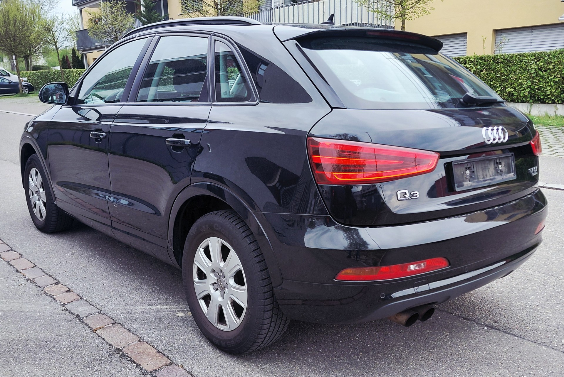 AUDI Q3 2.0 TFSI quattro S-tronic-image-4