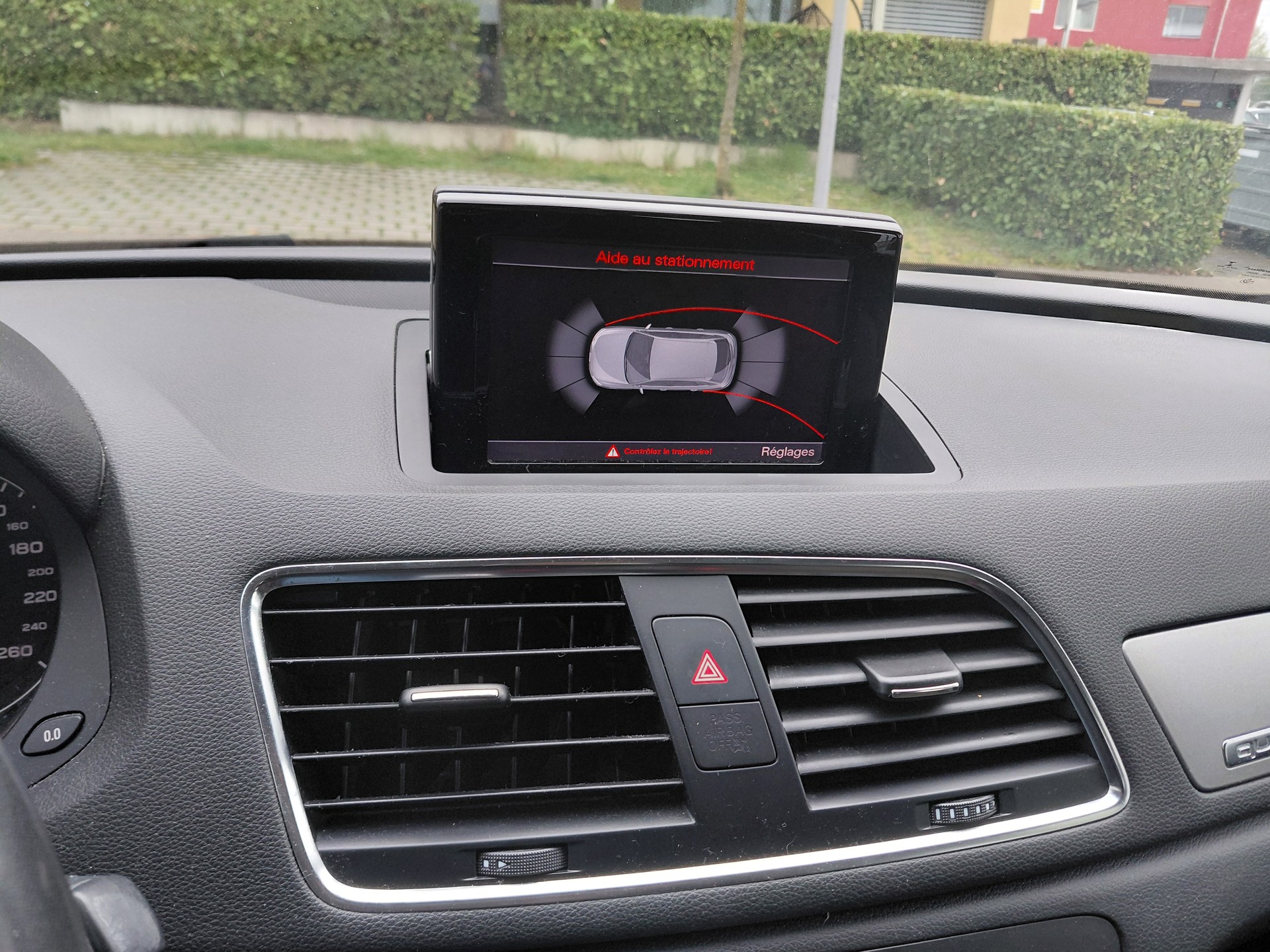 AUDI Q3 2.0 TFSI quattro S-tronic-image-11