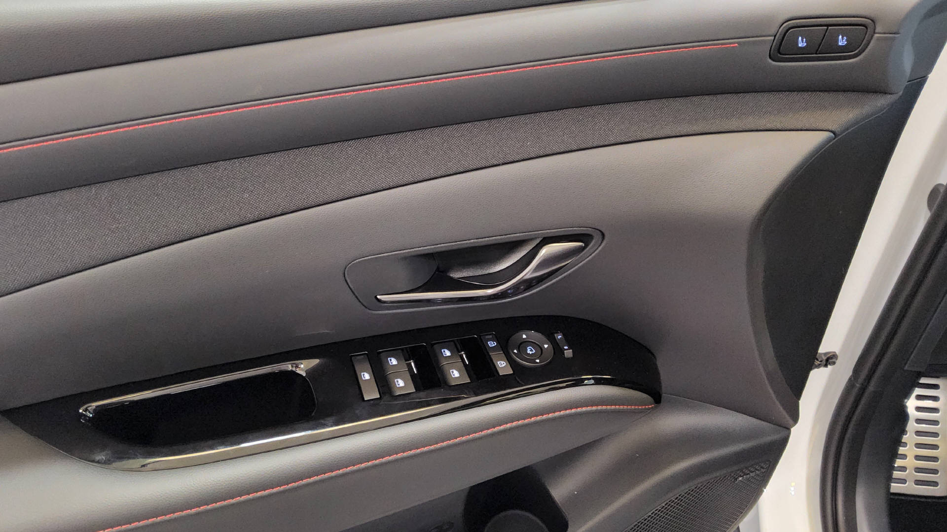 HYUNDAI Tucson 1.6 T-GDi HEV N-Line 4WD-image-12