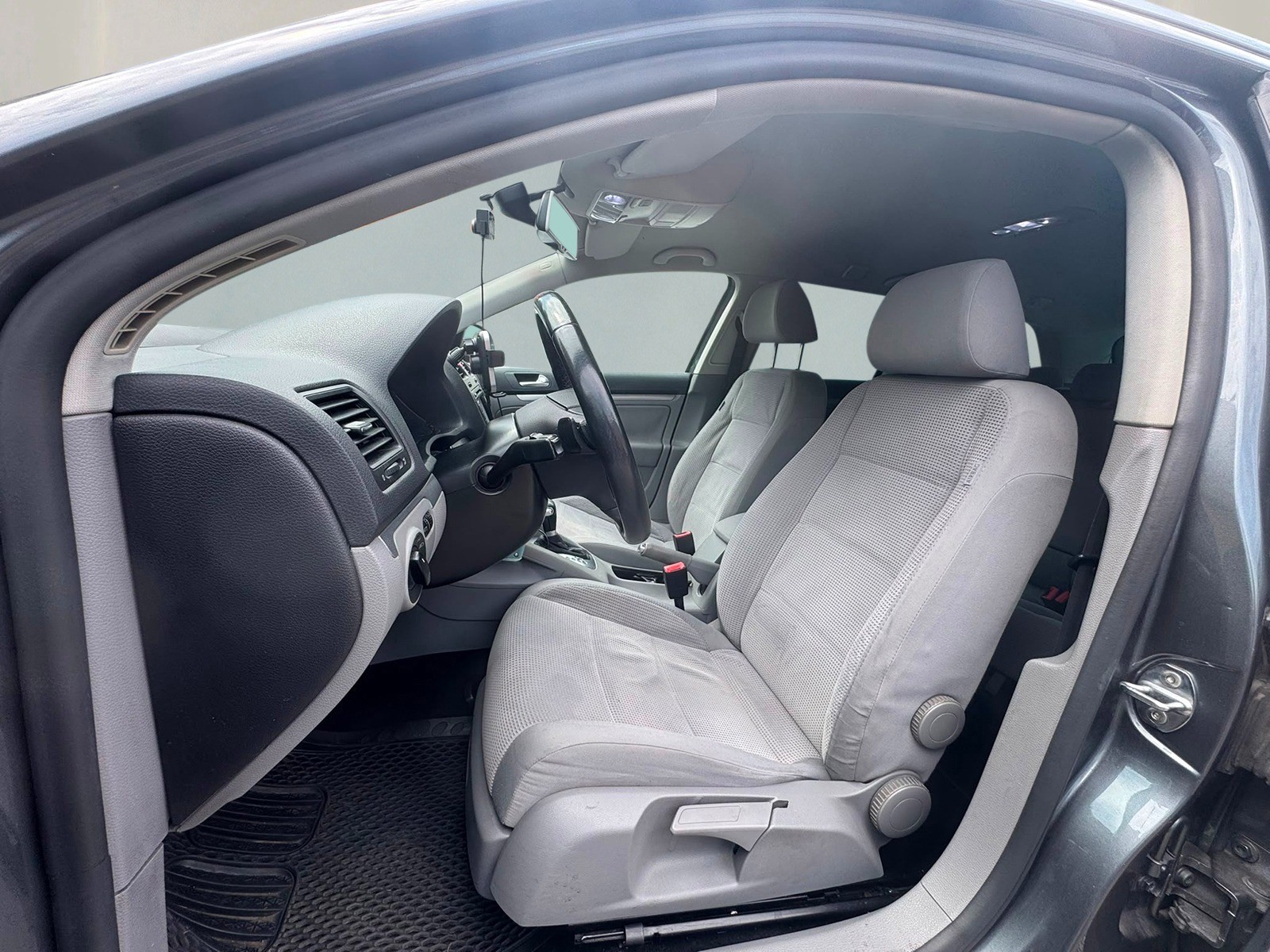 VW Golf Variant 2.0 TDI Comfortline DSG-image-8
