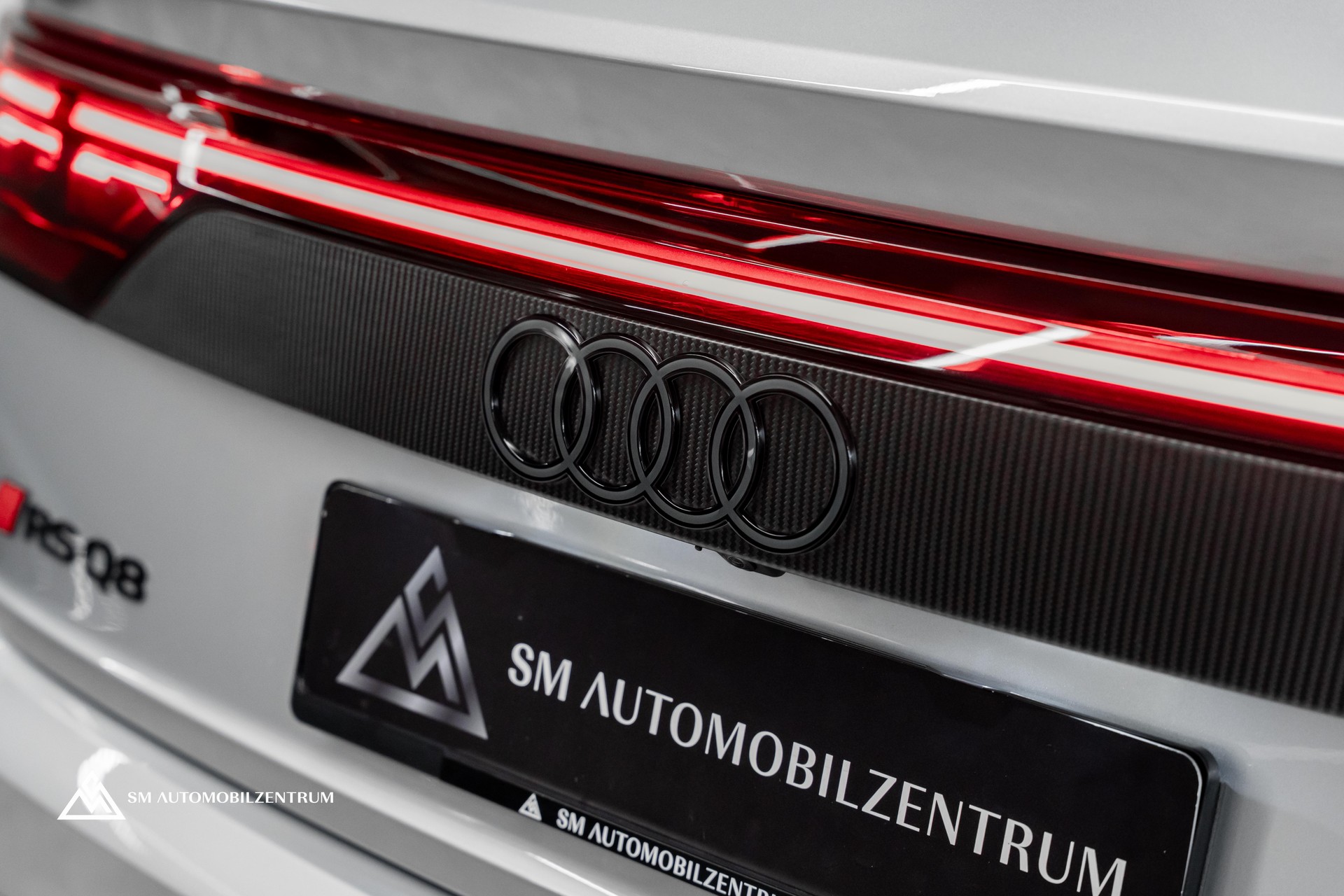 AUDI RS Q8 performance quattro / 305 Km/H / Carbon Exterieur / 360° / Sitzbelüftung / Massage / OLED-image-11