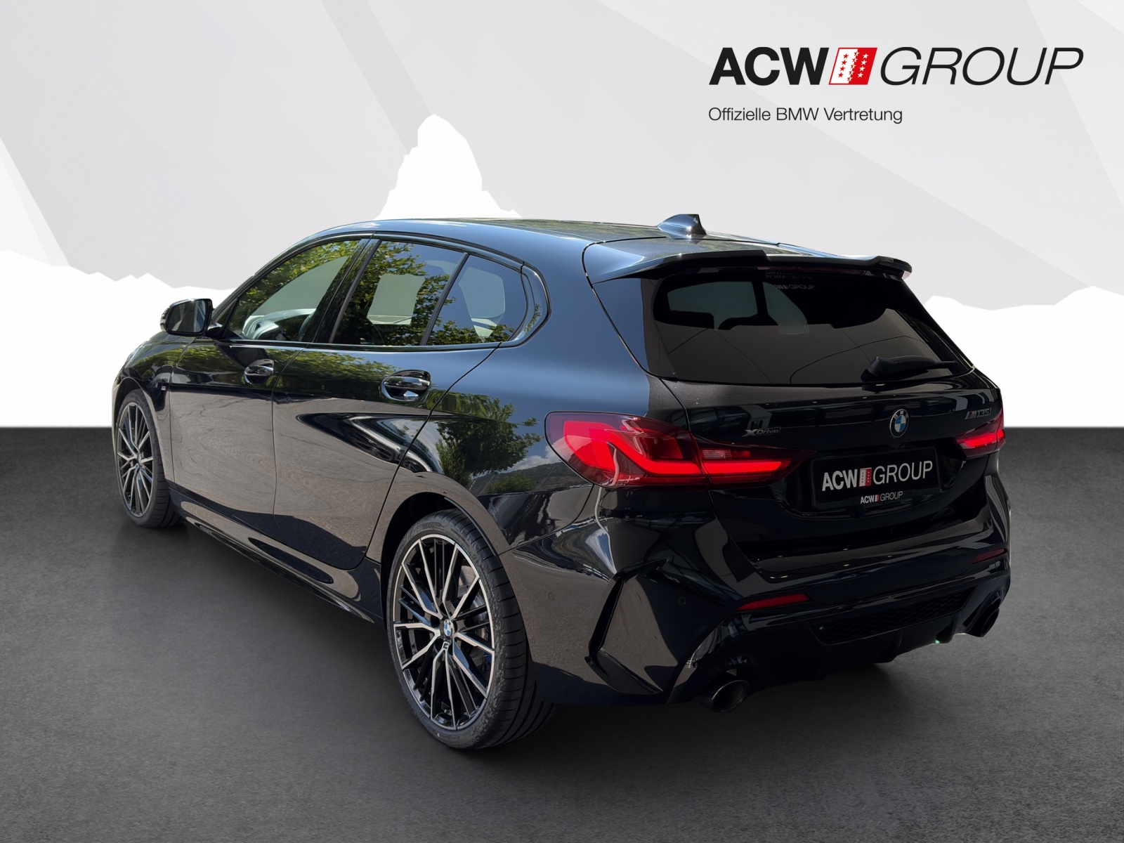 BMW M135i xDrive-showroom-element-2