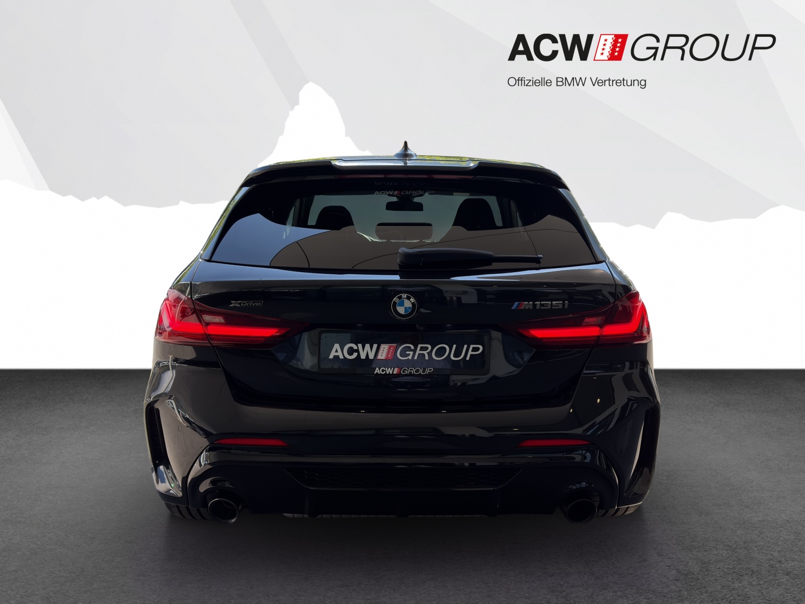BMW M135i xDrive-showroom-element-3