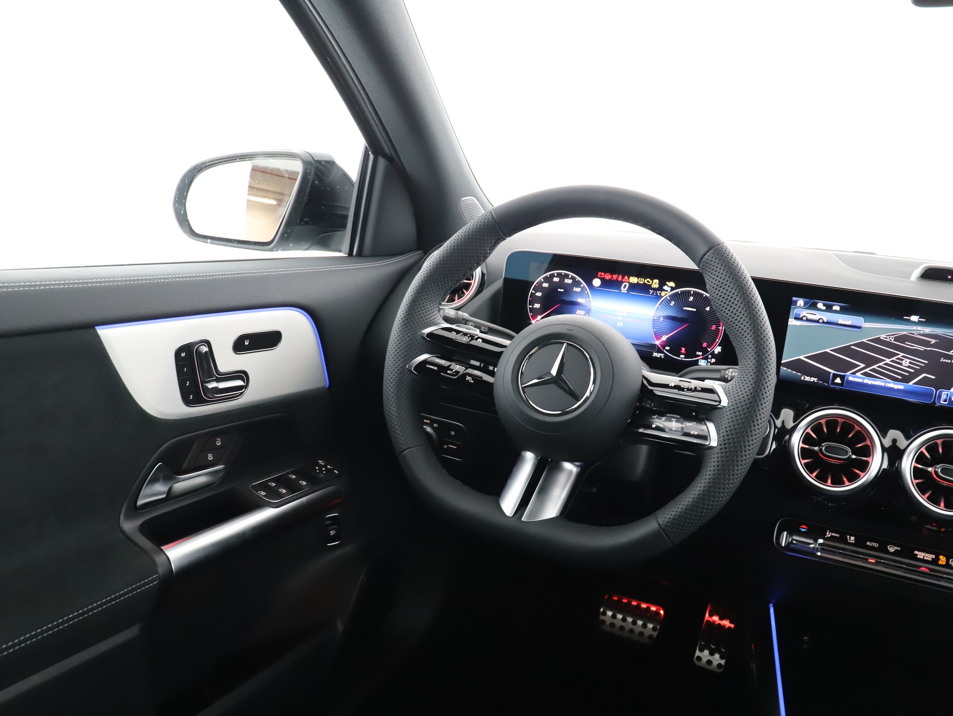 MERCEDES-BENZ GLA 220d 4M Swiss Star-image-13