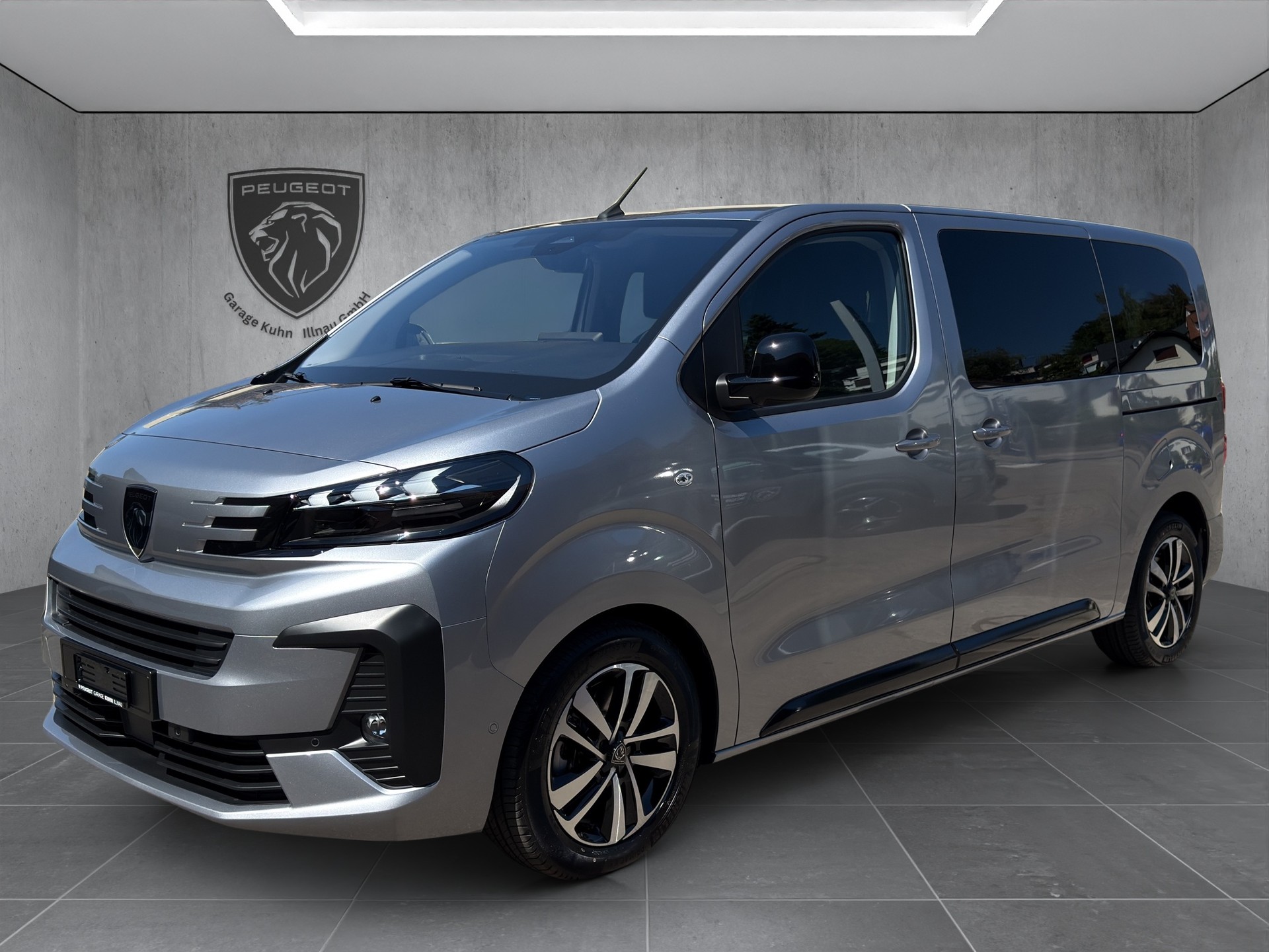 PEUGEOT Traveller Standard 2.2 BlueHDi 180 Family Edition S/S