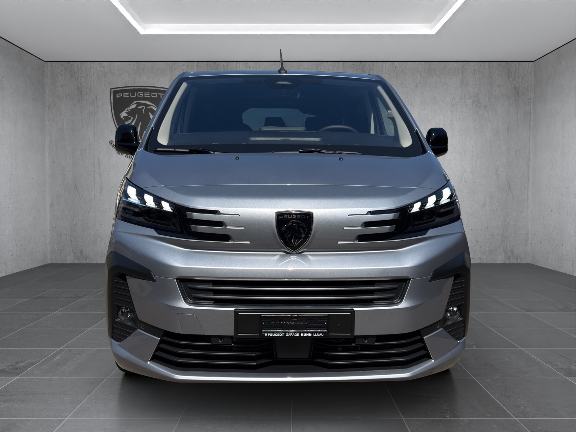 PEUGEOT Traveller Standard 2.2 BlueHDi 180 Family Edition S/S-showroom-element-1