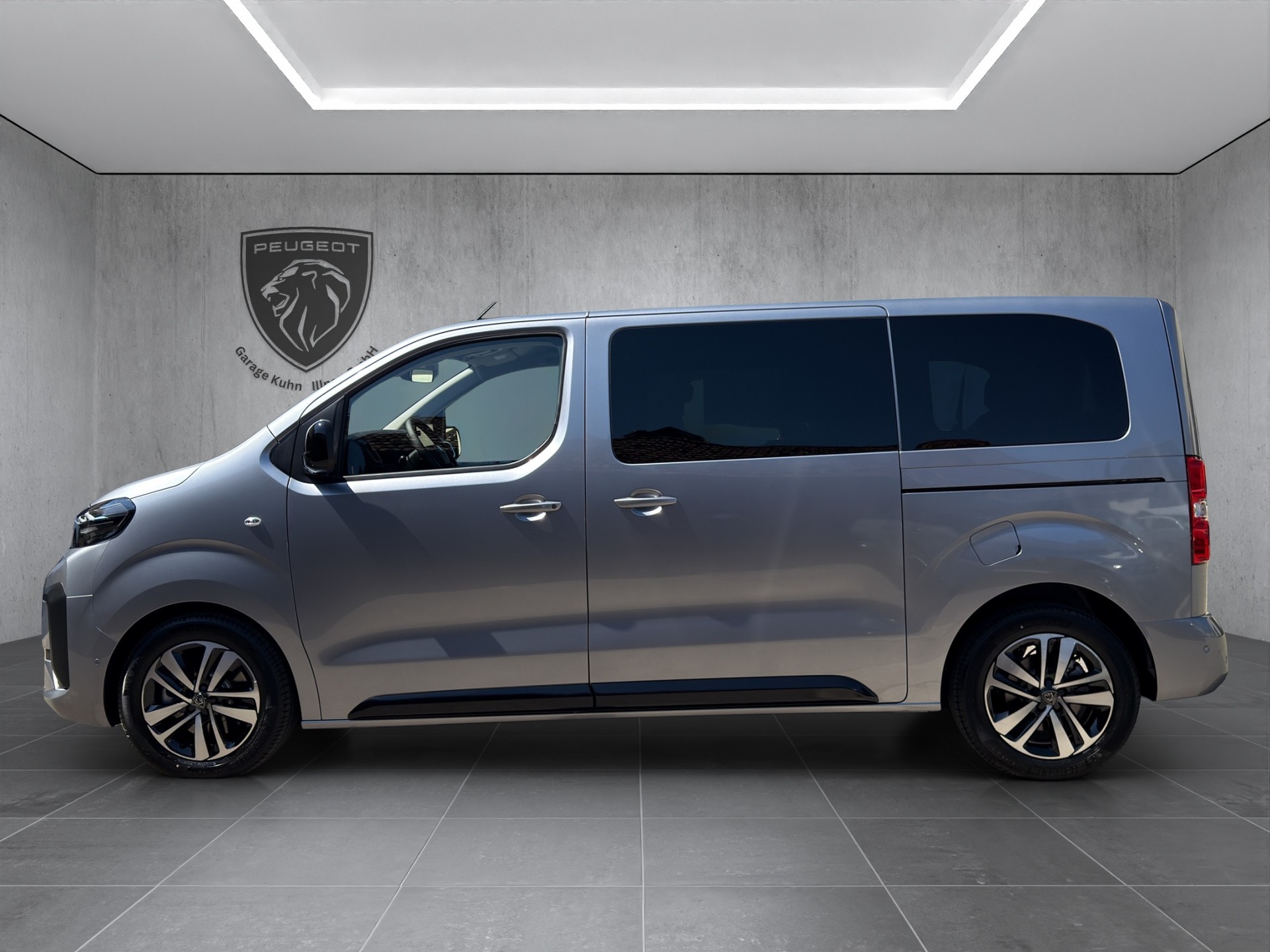 PEUGEOT Traveller Standard 2.2 BlueHDi 180 Family Edition S/S-image-7