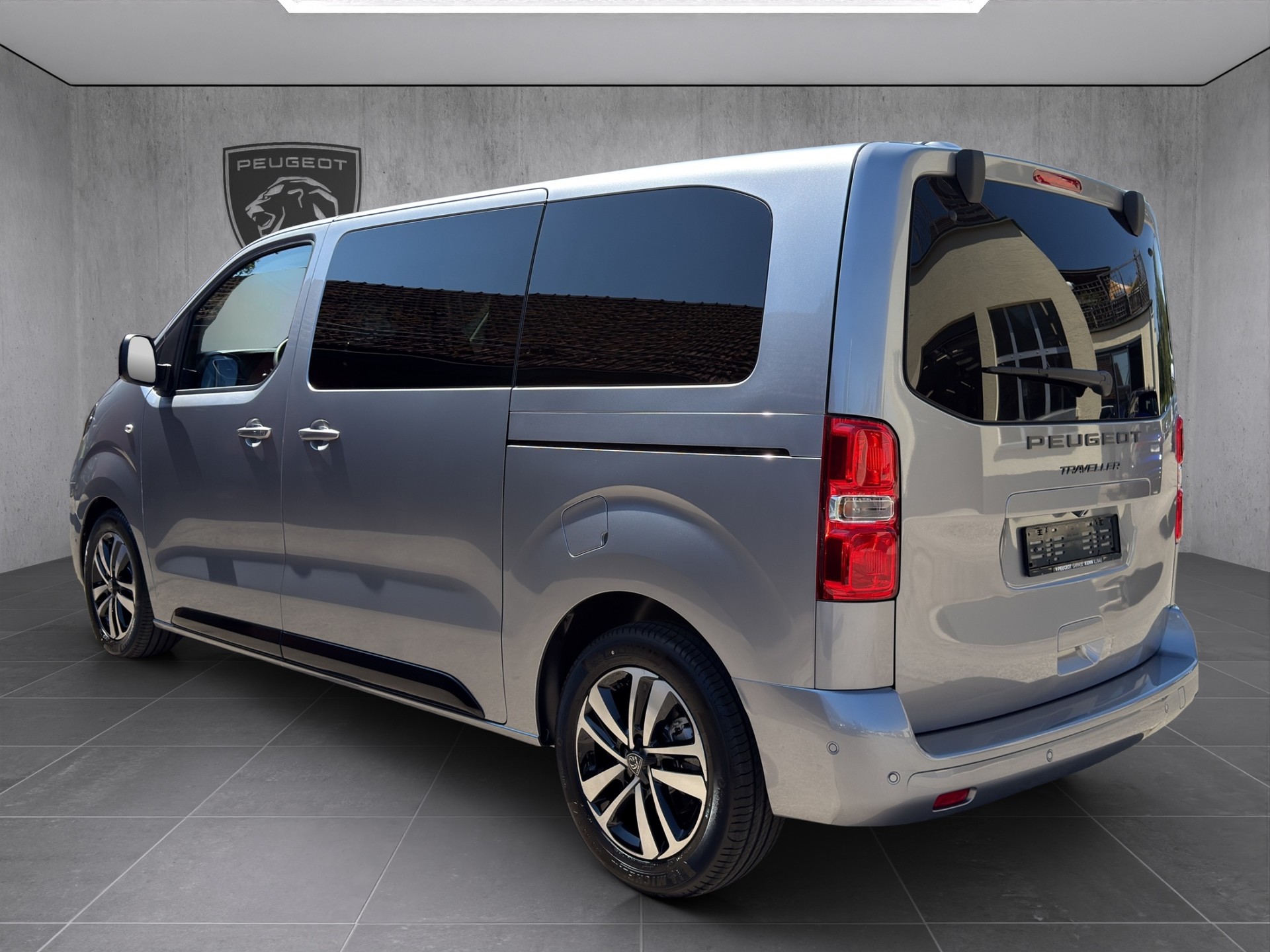 PEUGEOT Traveller Standard 2.2 BlueHDi 180 Family Edition S/S-image-6