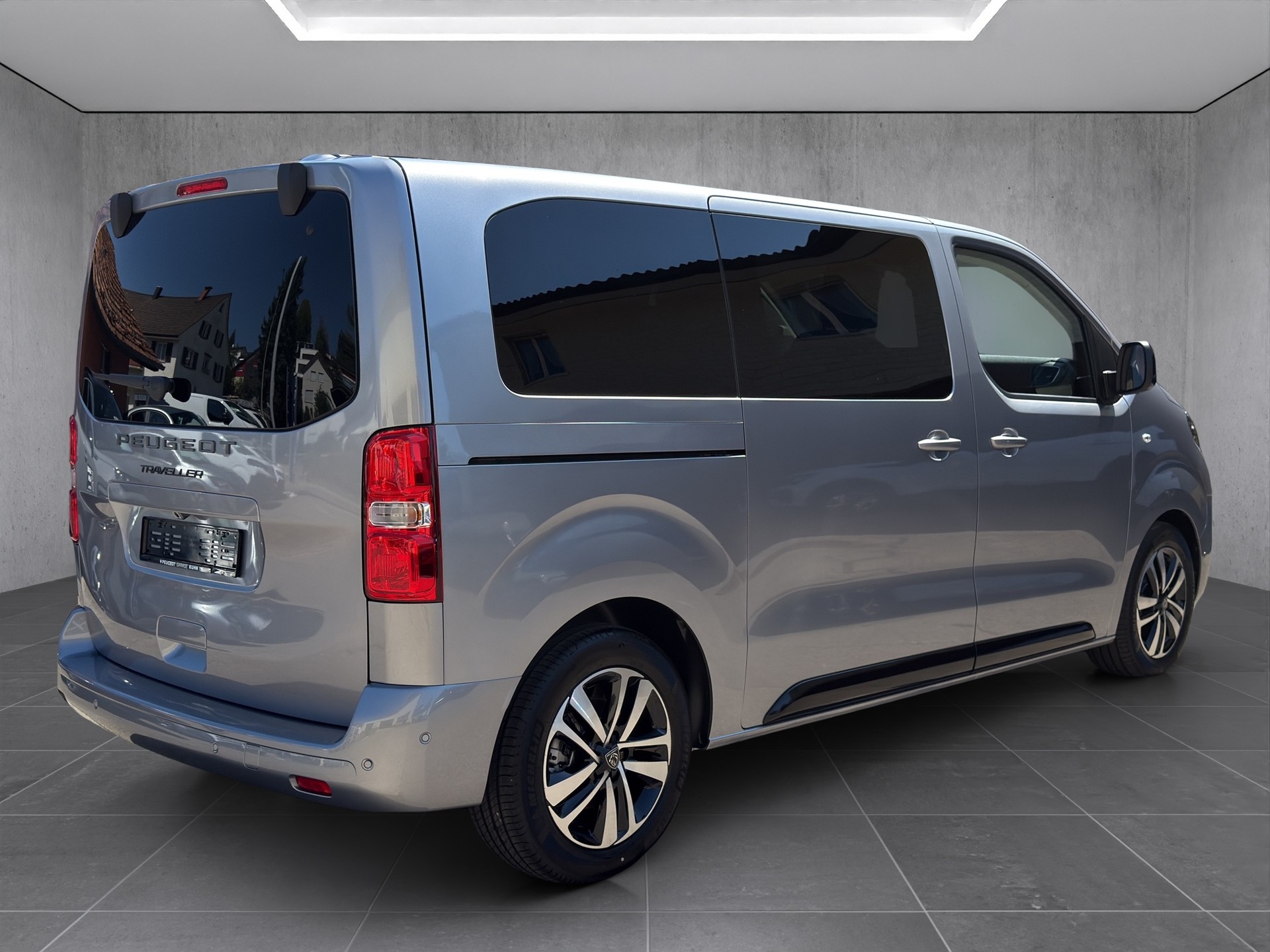 PEUGEOT Traveller Standard 2.2 BlueHDi 180 Family Edition S/S-image-4