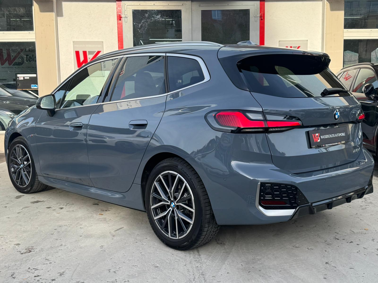 BMW 218d Active Tourer M Sport DKG-showroom-element-2