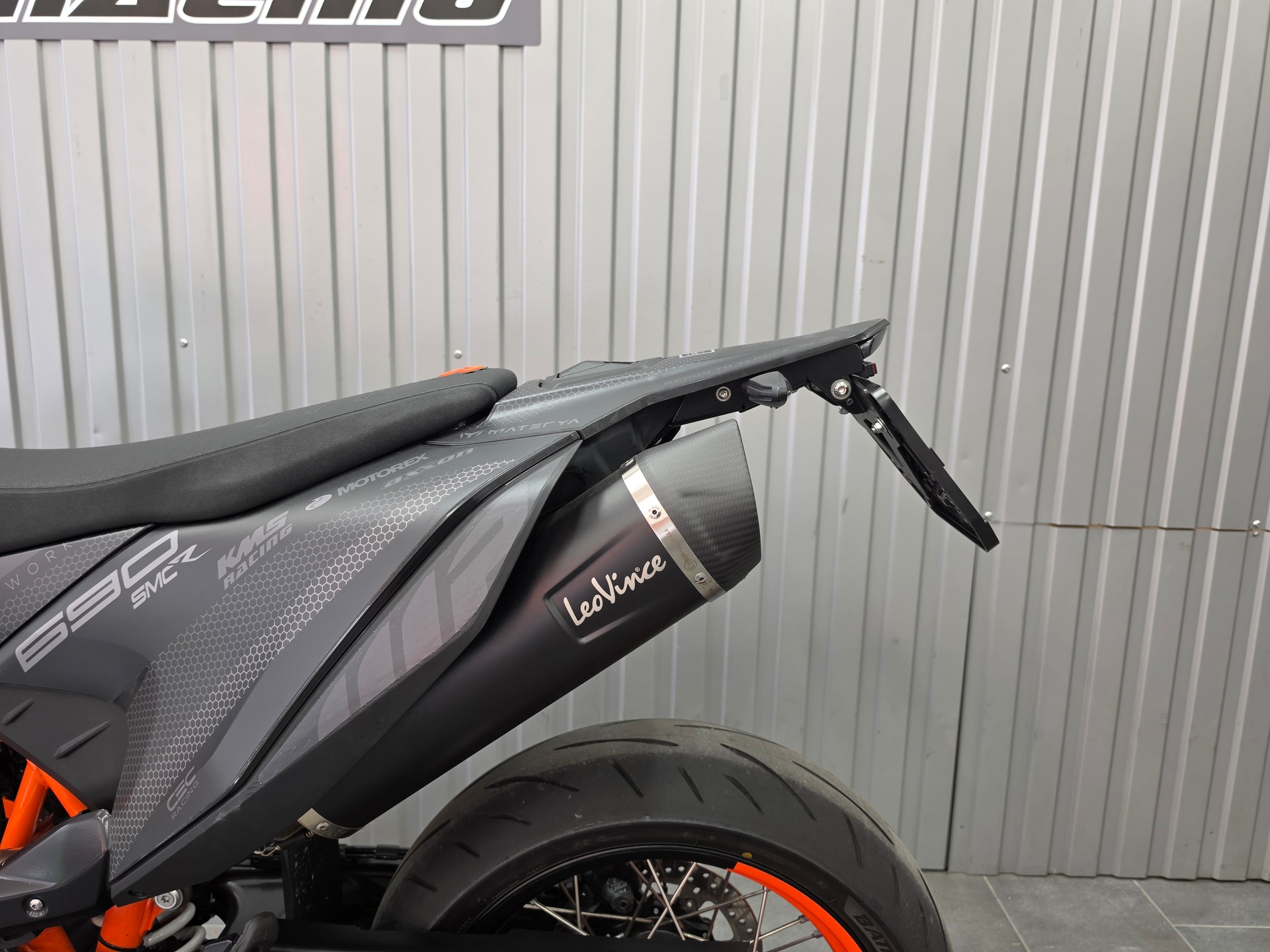 KTM 690 SMC R-image-9
