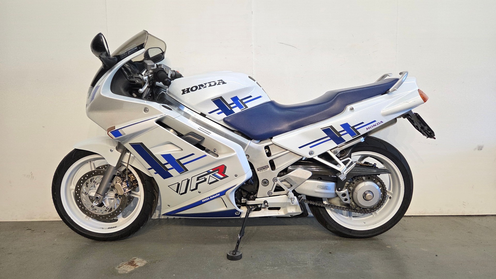 HONDA VFR 750 F L-image-1