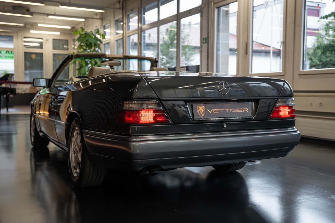 MERCEDES-BENZ E 320 Cabrio-image-4