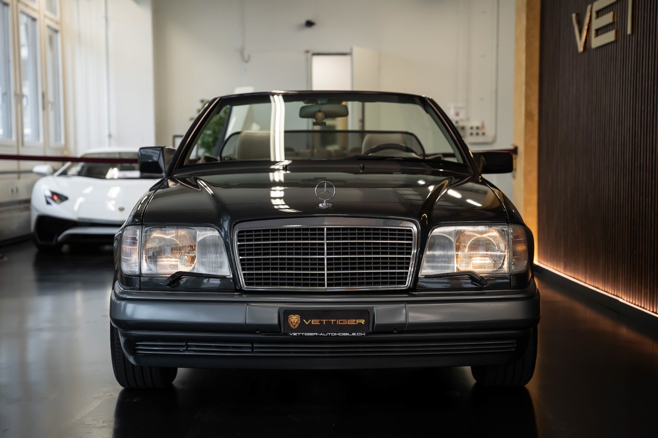 MERCEDES-BENZ E 320 Cabrio-showroom-element-2