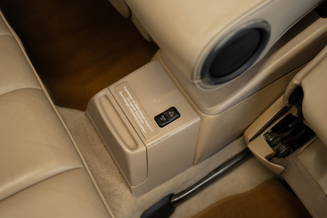 MERCEDES-BENZ E 320 Cabrio-image-21