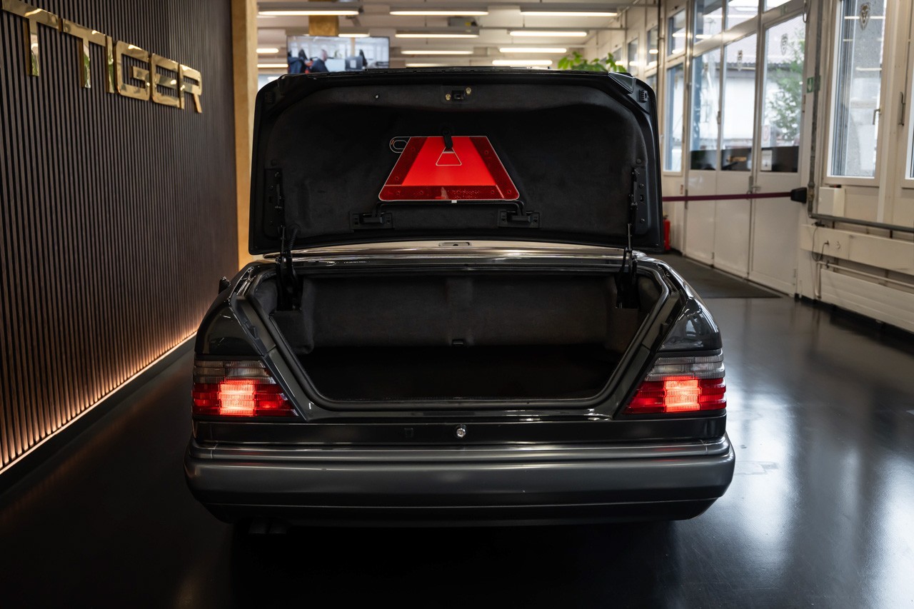 MERCEDES-BENZ E 320 Cabrio-image-6