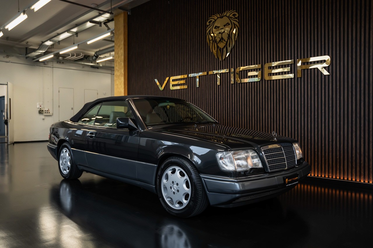 MERCEDES-BENZ E 320 Cabrio-showroom-element-1