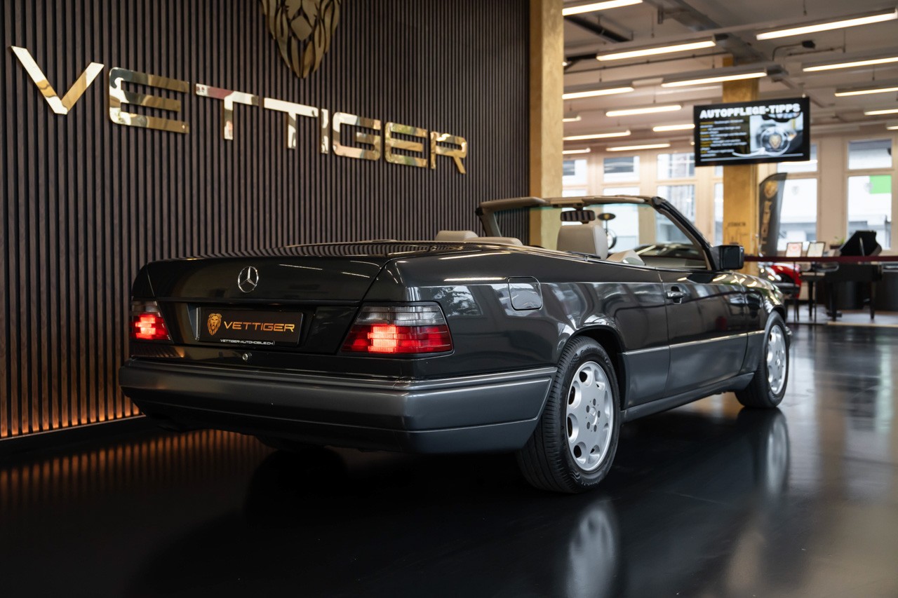 MERCEDES-BENZ E 320 Cabrio-image-7