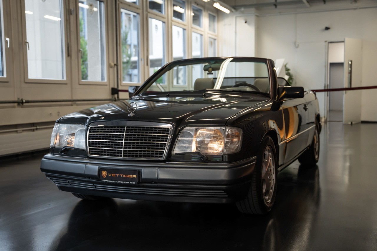 MERCEDES-BENZ E 320 Cabrio-showroom-element-3