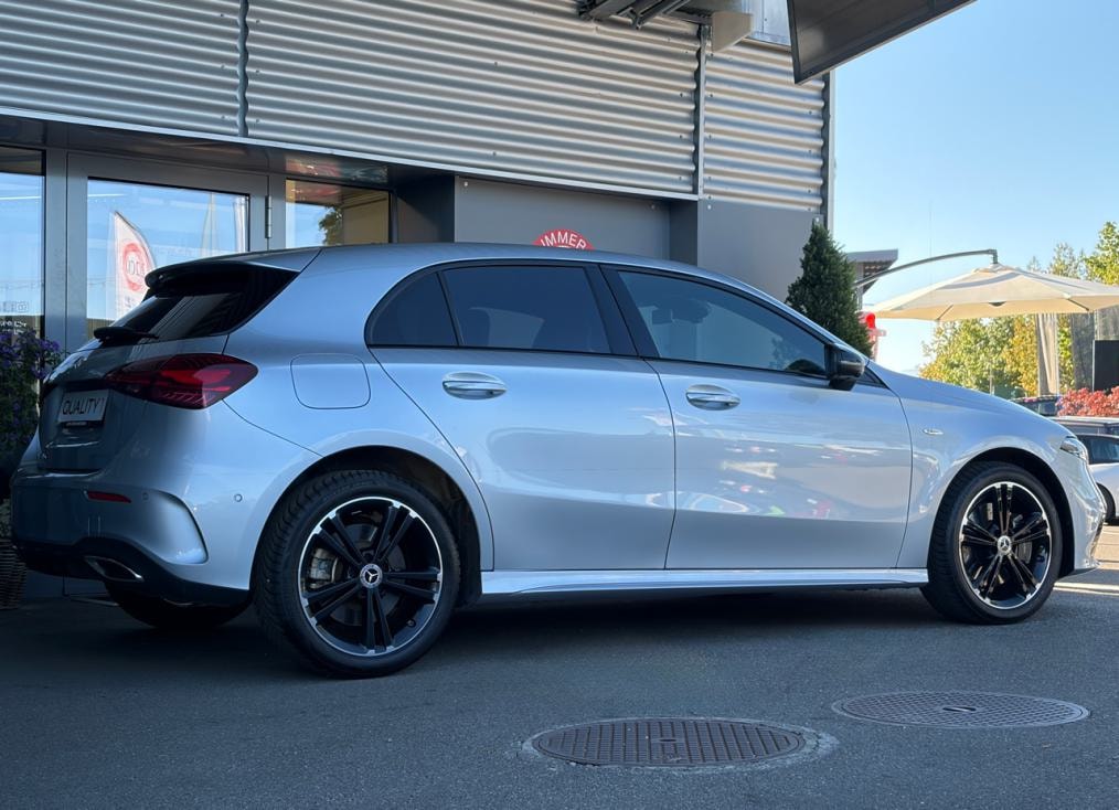 MERCEDES-BENZ A 250e AMG Line-showroom-element-2