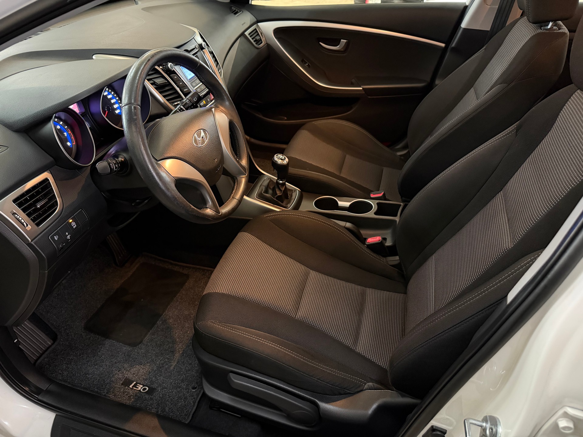 HYUNDAI i30 Wagon 1.4 Comfort-image-9