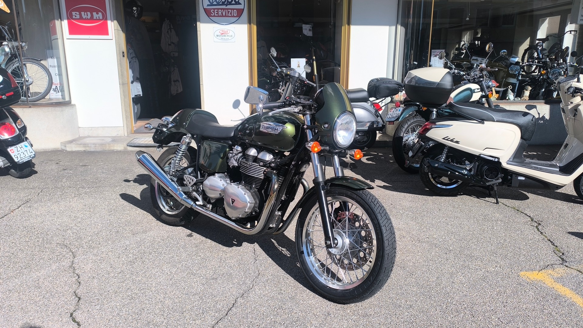 TRIUMPH Thruxton-image-1