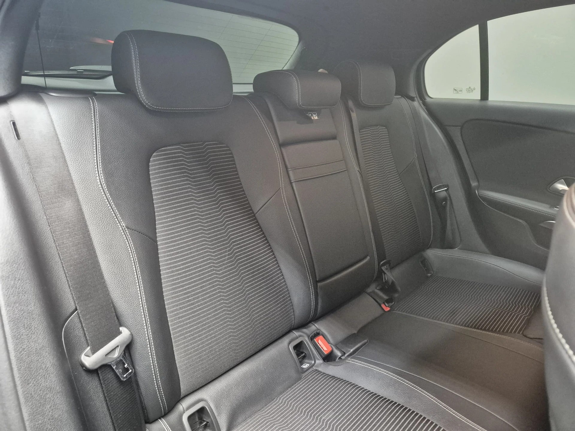 MERCEDES-BENZ A 180 Progressive 7G-DCT - Caméra de recul-image-13