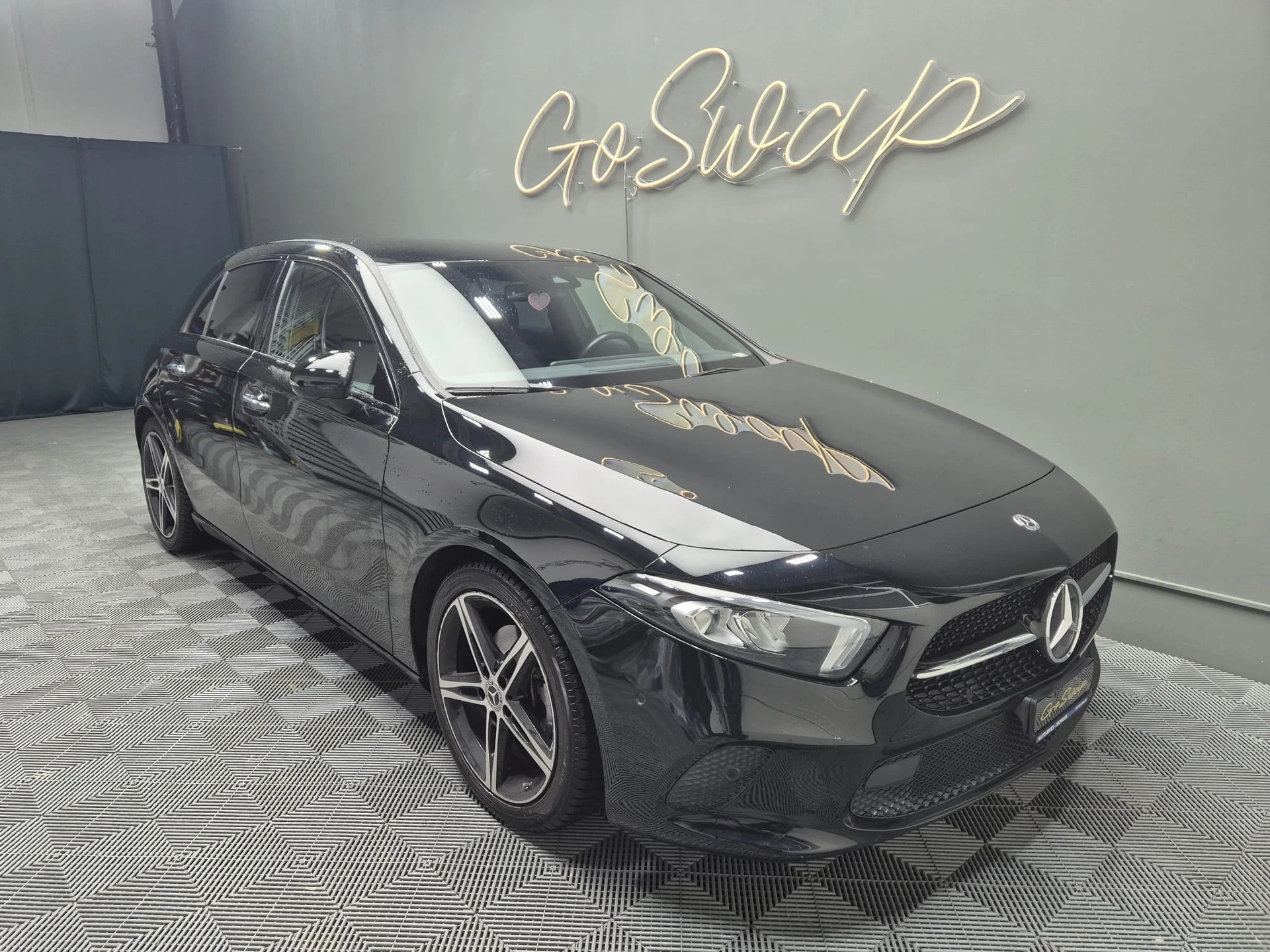 MERCEDES-BENZ A 180 Progressive 7G-DCT - Caméra de recul-showroom-element-1