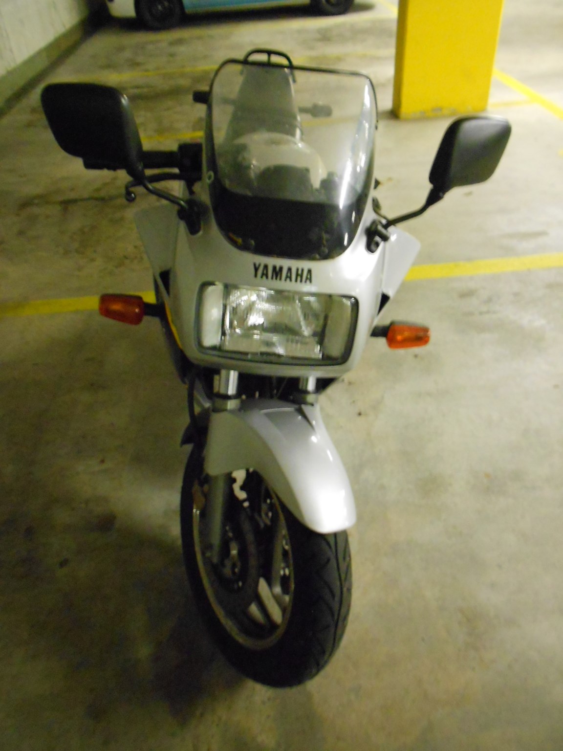 YAMAHA FZ 750-image-3