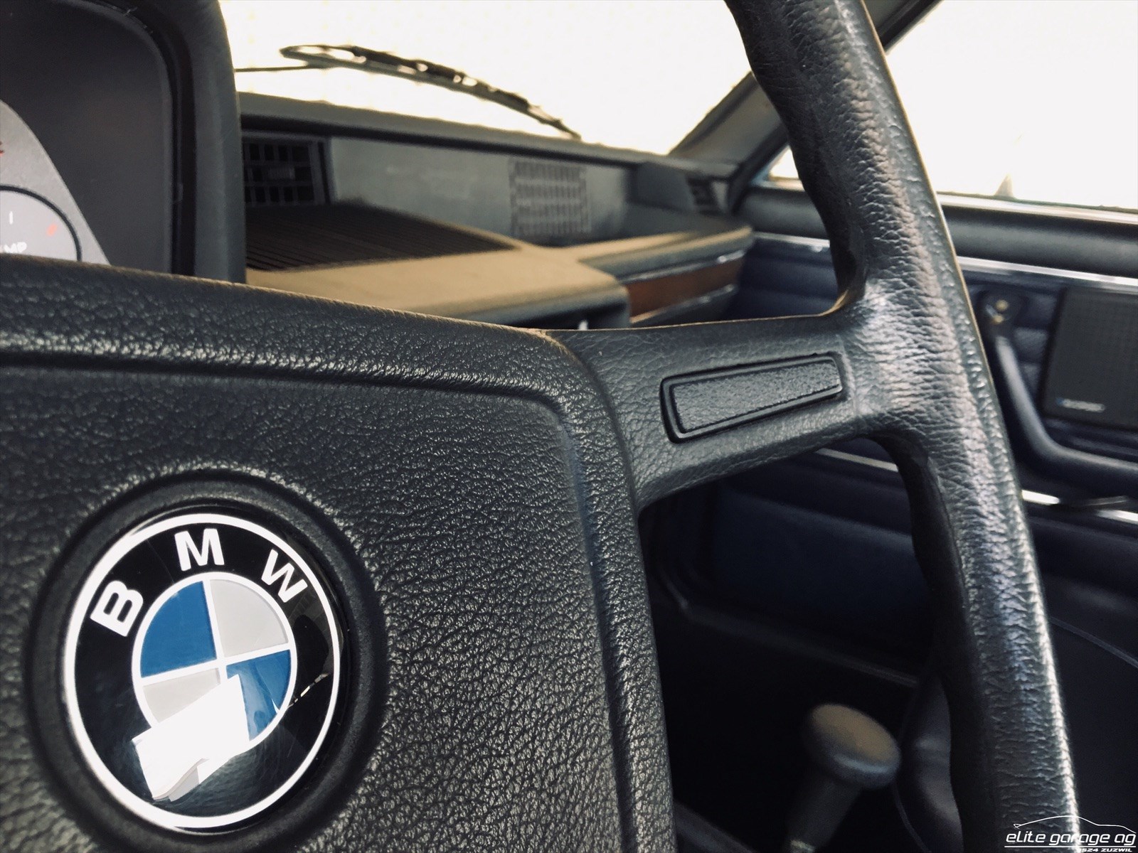 BMW 518 E12-image-12