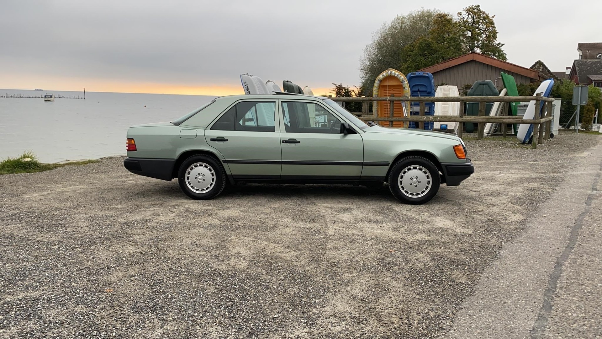 MERCEDES-BENZ 260 E-image-4