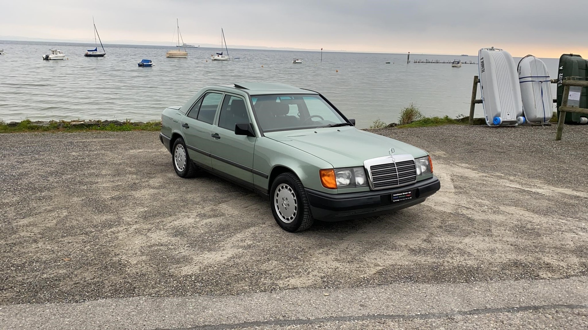 MERCEDES-BENZ 260 E