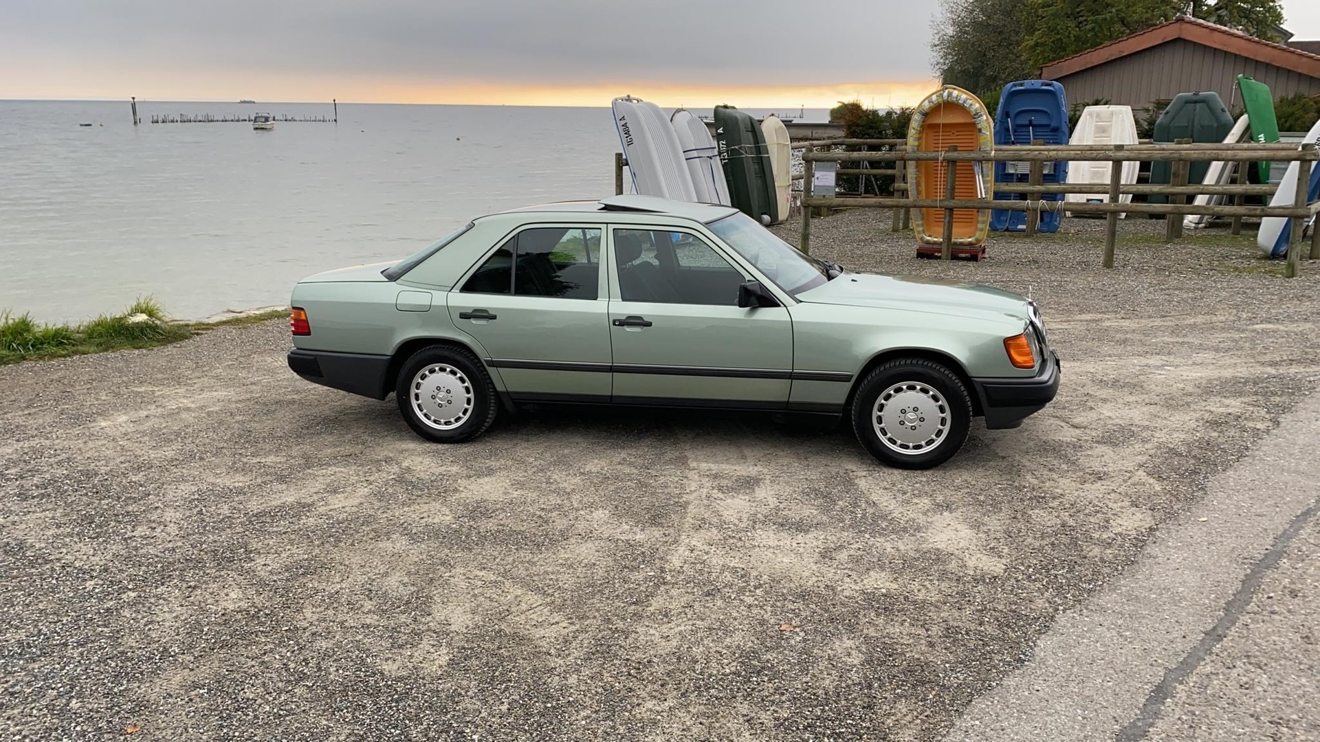 MERCEDES-BENZ 260 E-image-6