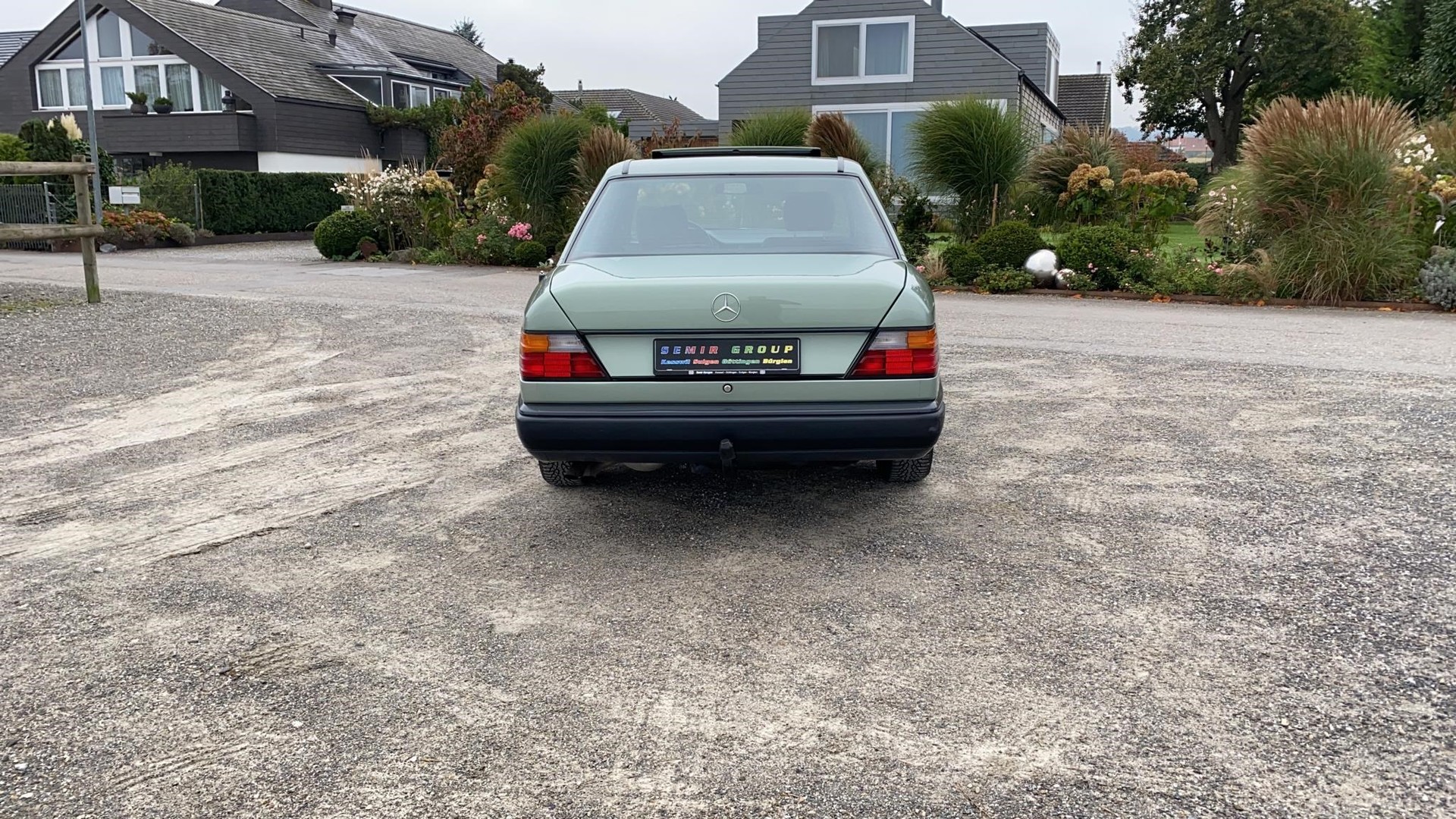 MERCEDES-BENZ 260 E-image-8