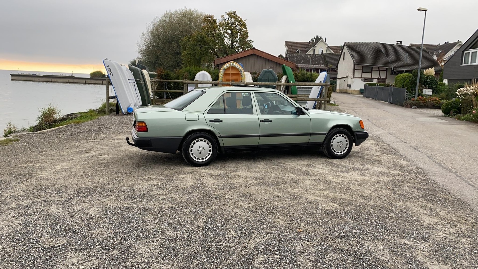 MERCEDES-BENZ 260 E-image-7