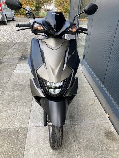SUZUKI AVENIS 125-image-2
